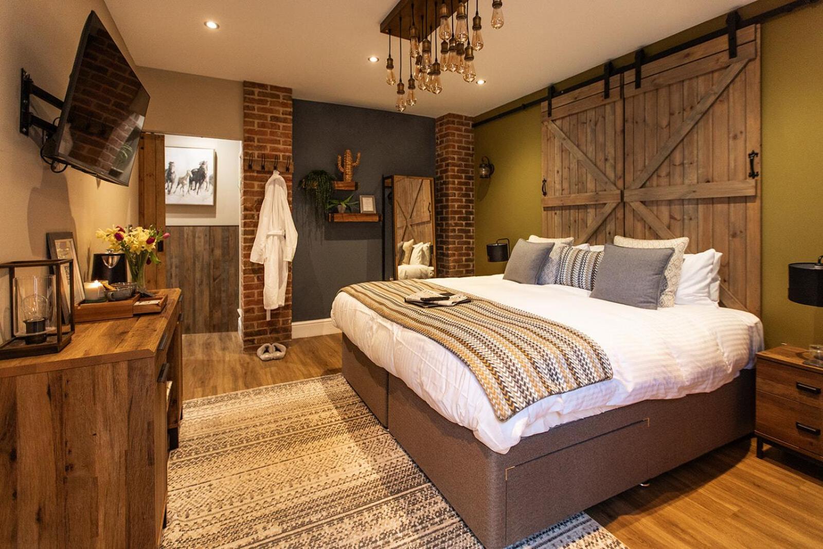 Double or Twin Room with Private Bathroom photo 3