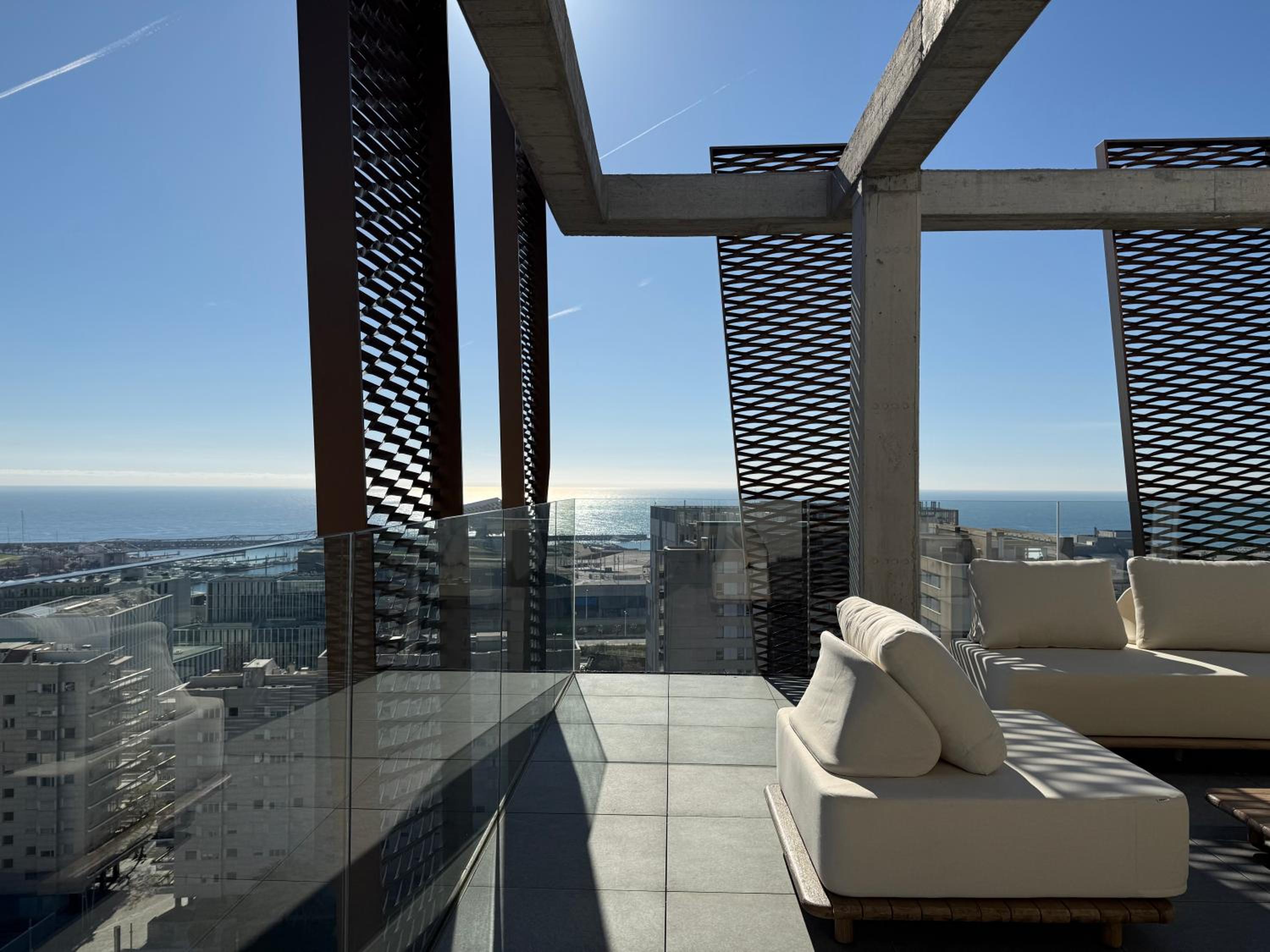 Three-Bedroom Apartment with Sea View photo 3