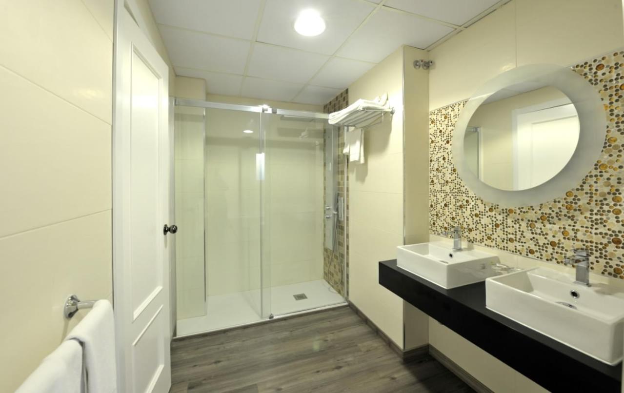 Superior Room with Balcony - Non-Smoking - Photo 2