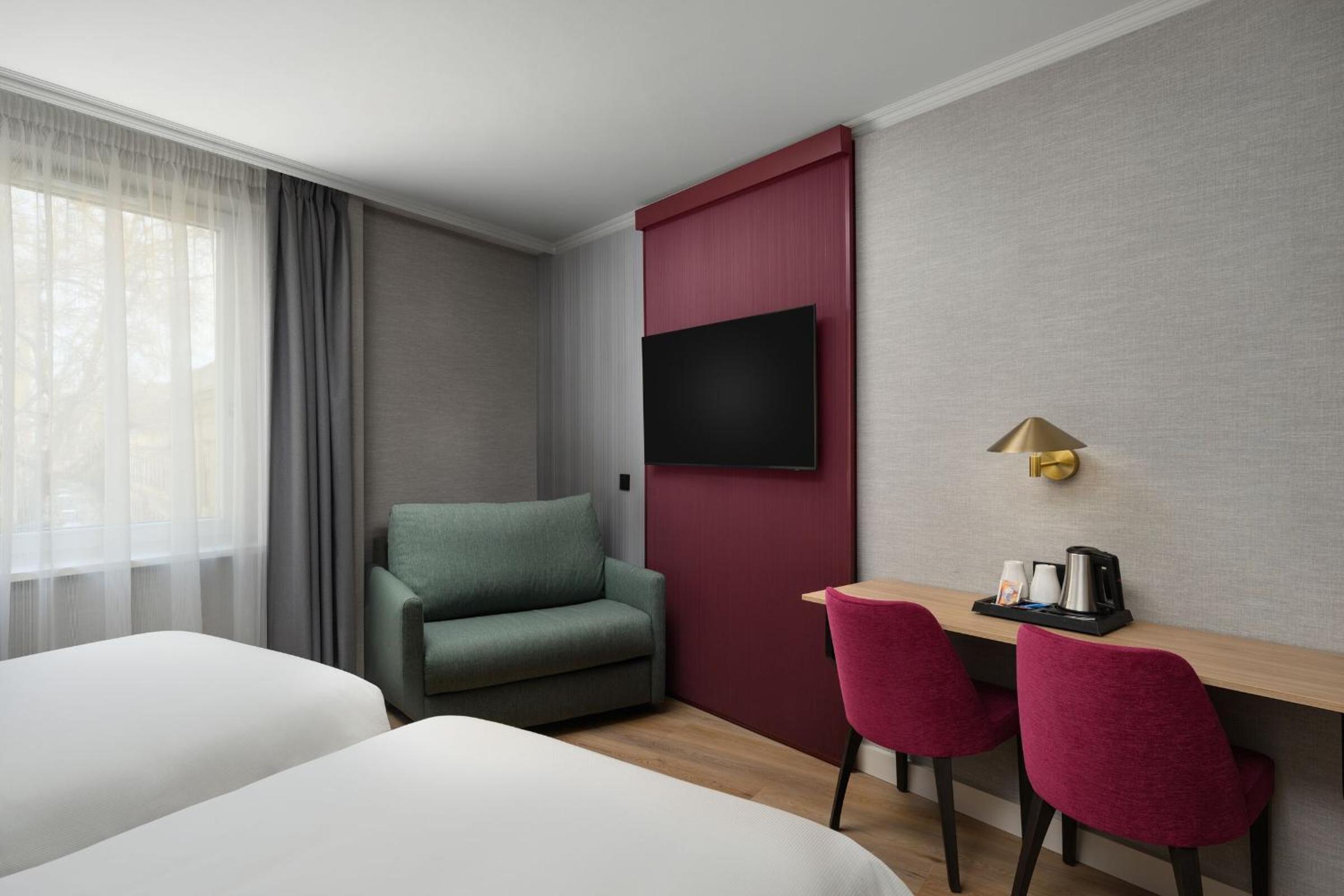 Superior Triple Room thumbnail 5