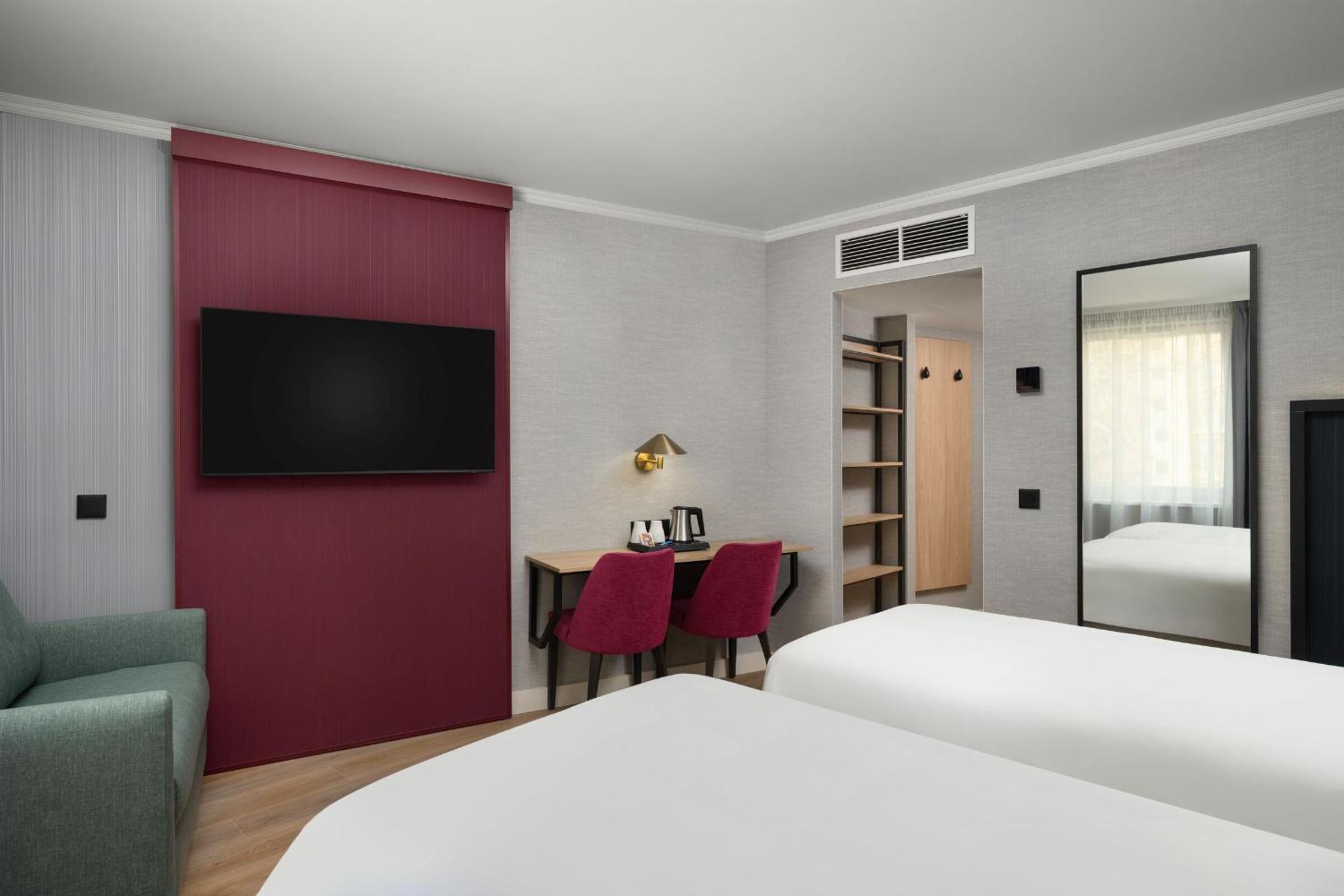 Superior Triple Room thumbnail 6