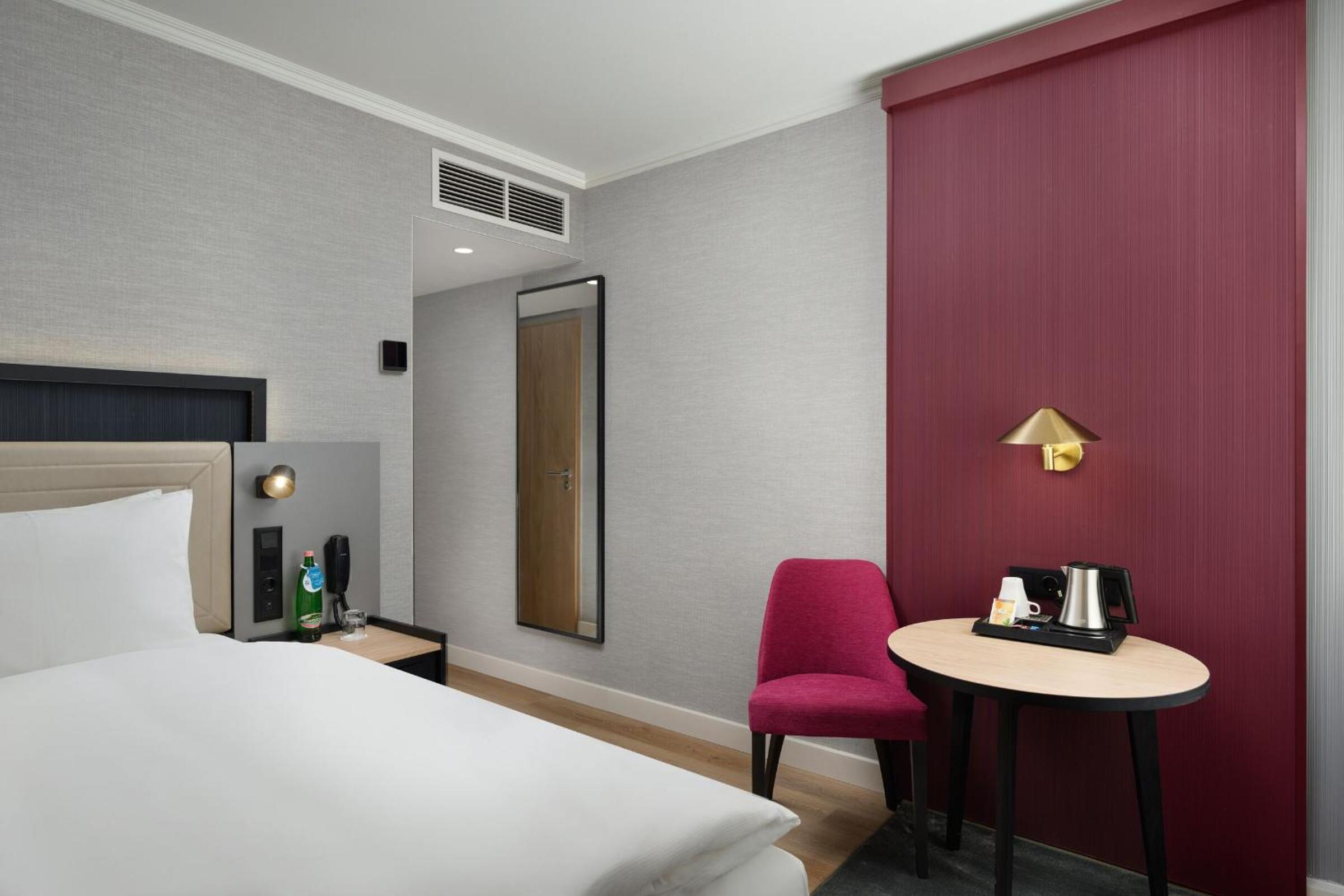 Superior Single Room thumbnail 5