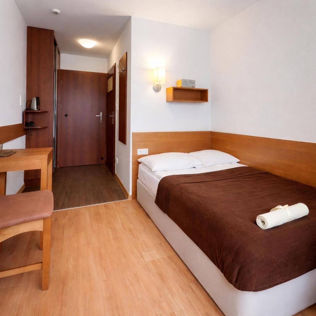 Small Single Room photo 3