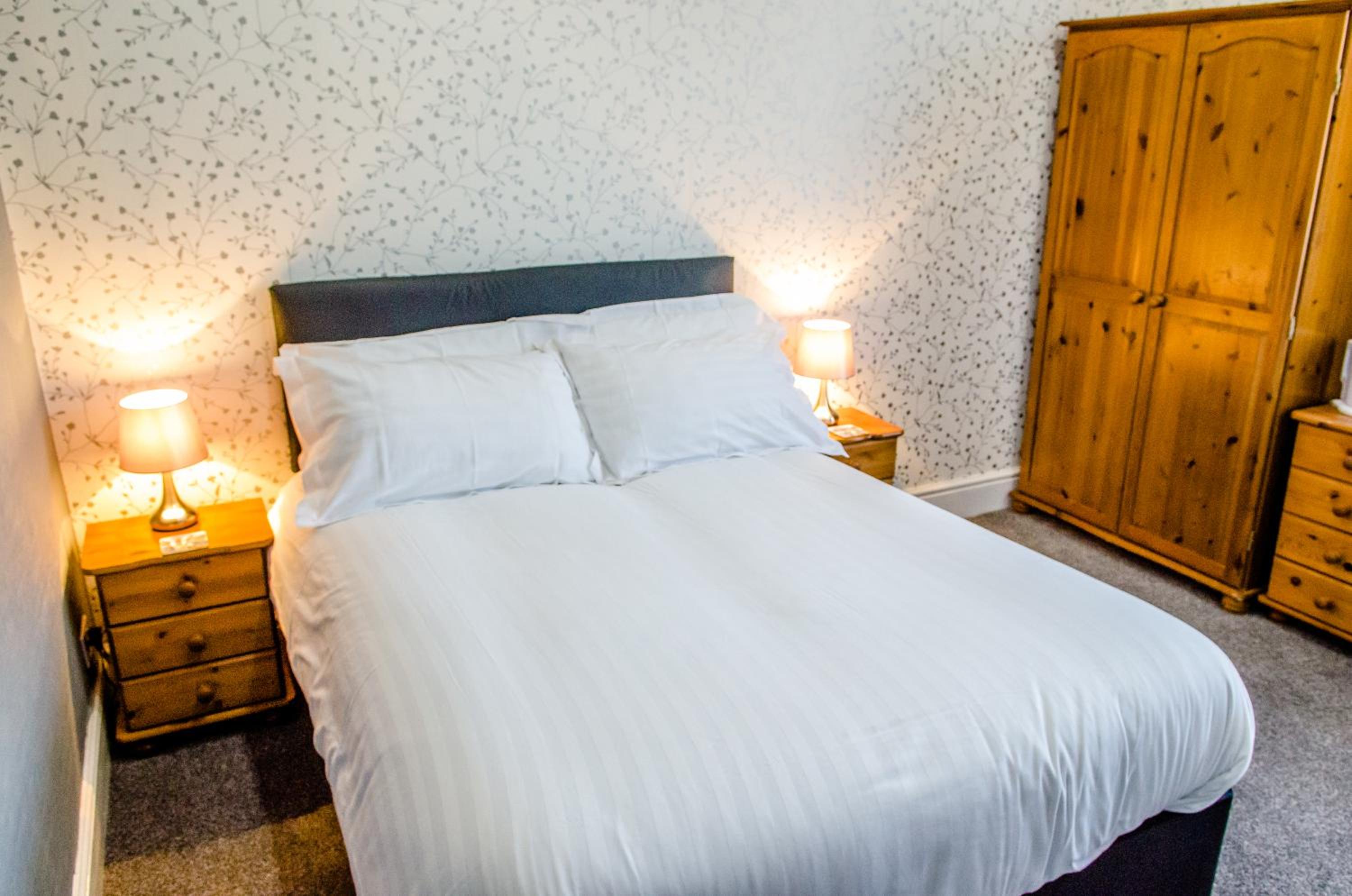 Double Room with Private Bathroom photo 2