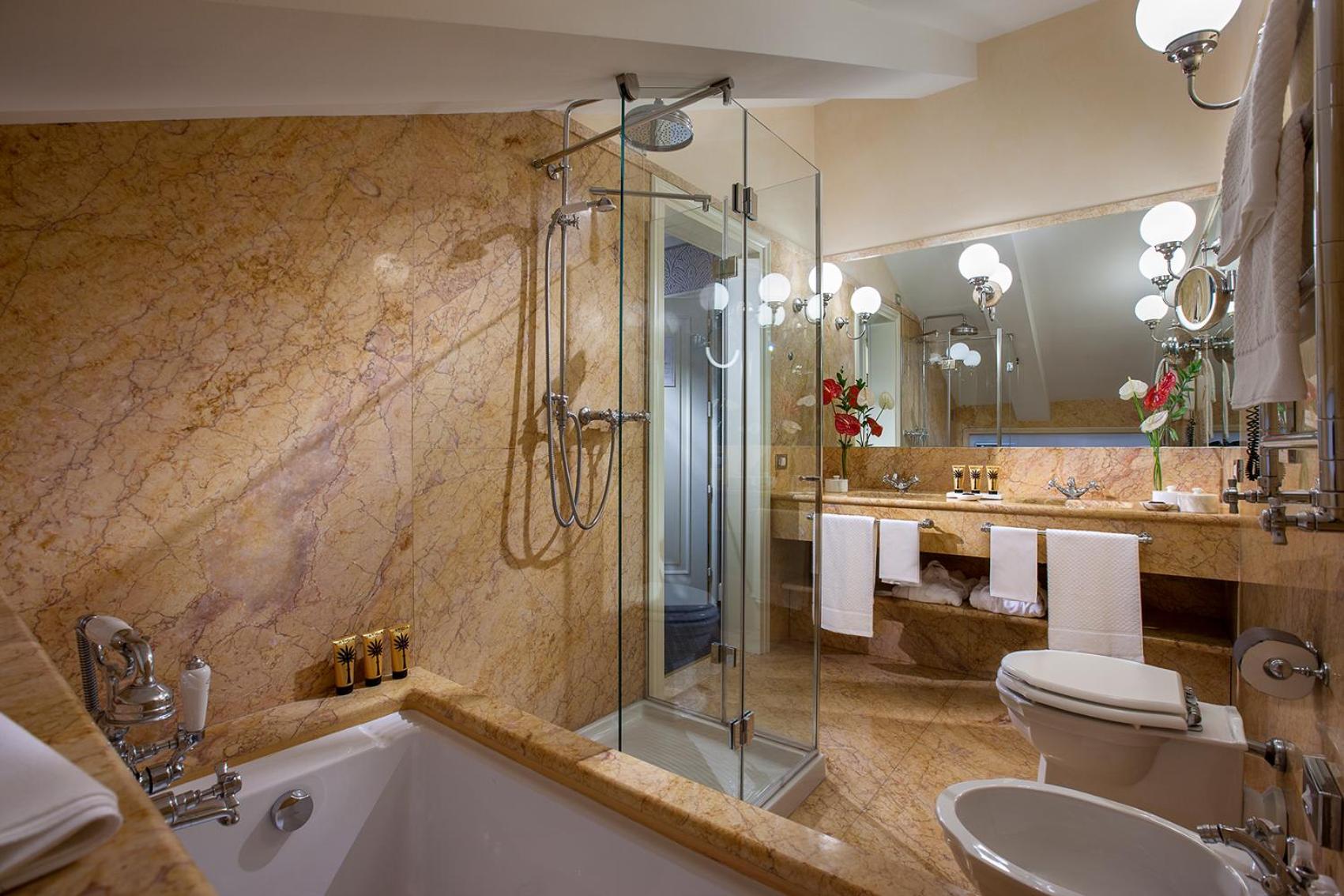 Junior Suite with Lagoon View (2 Adults) thumbnail 6