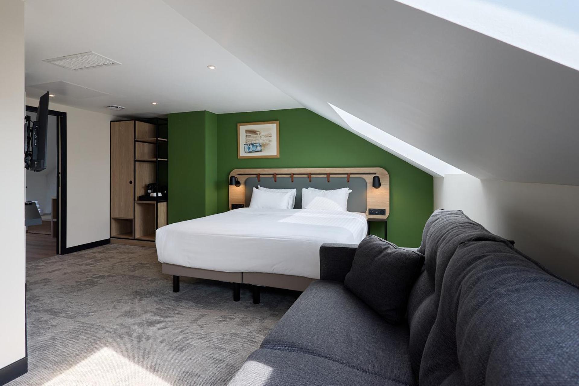 Superior King Room with One Sofa Bed photo 1