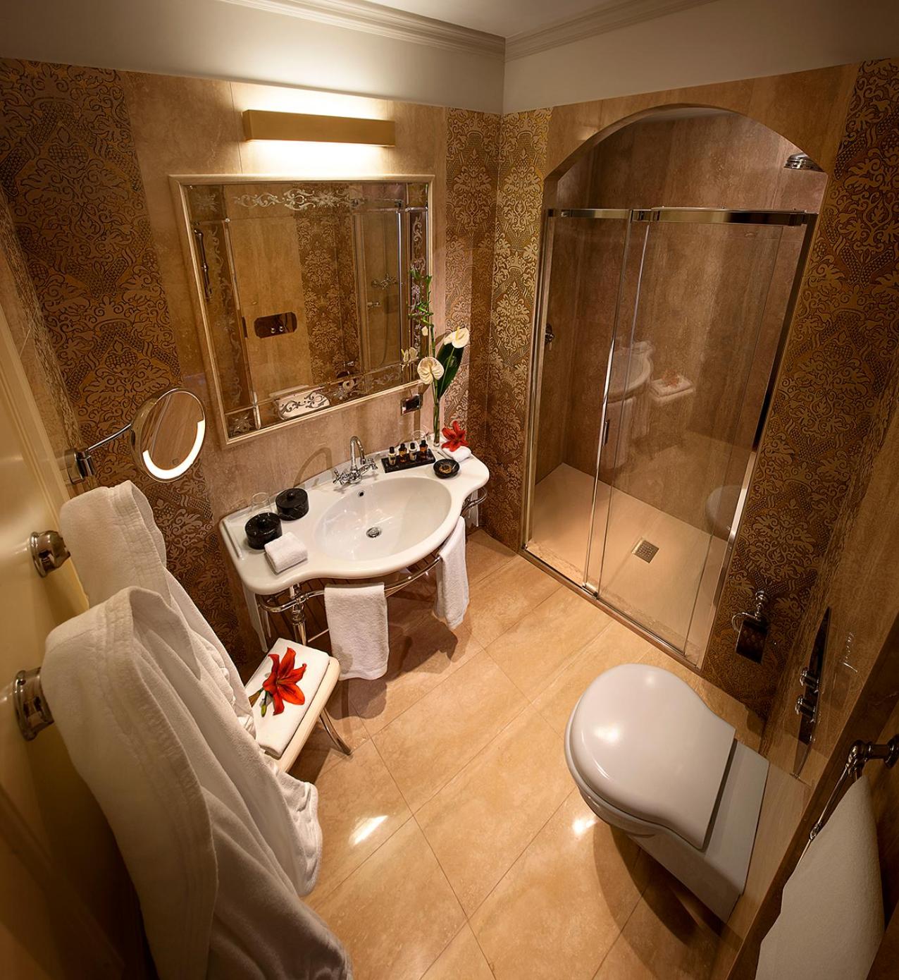 Junior Suite with Lagoon View (2 Adults) thumbnail 6