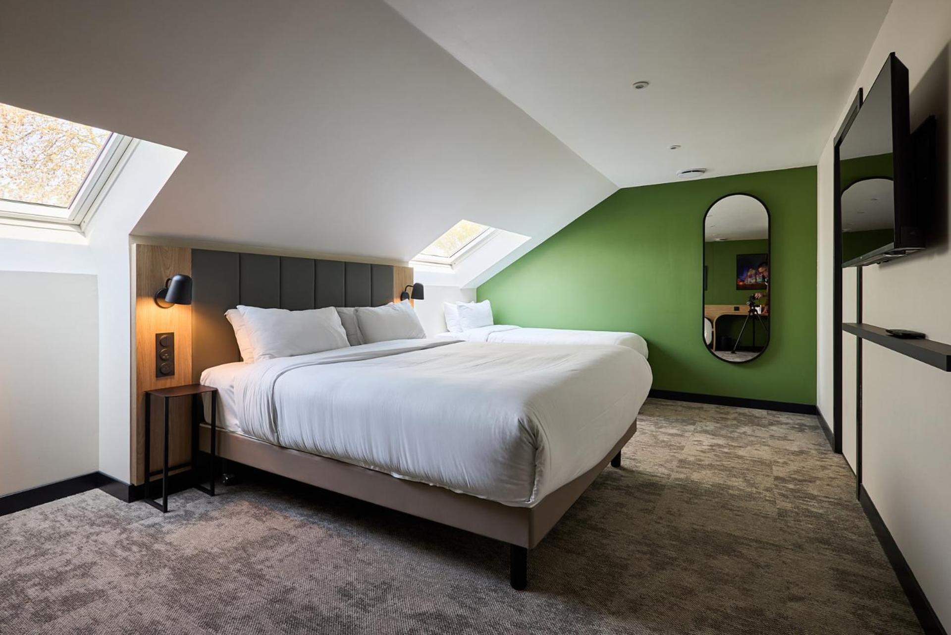 Superior King Room with One Single Bed photo 2