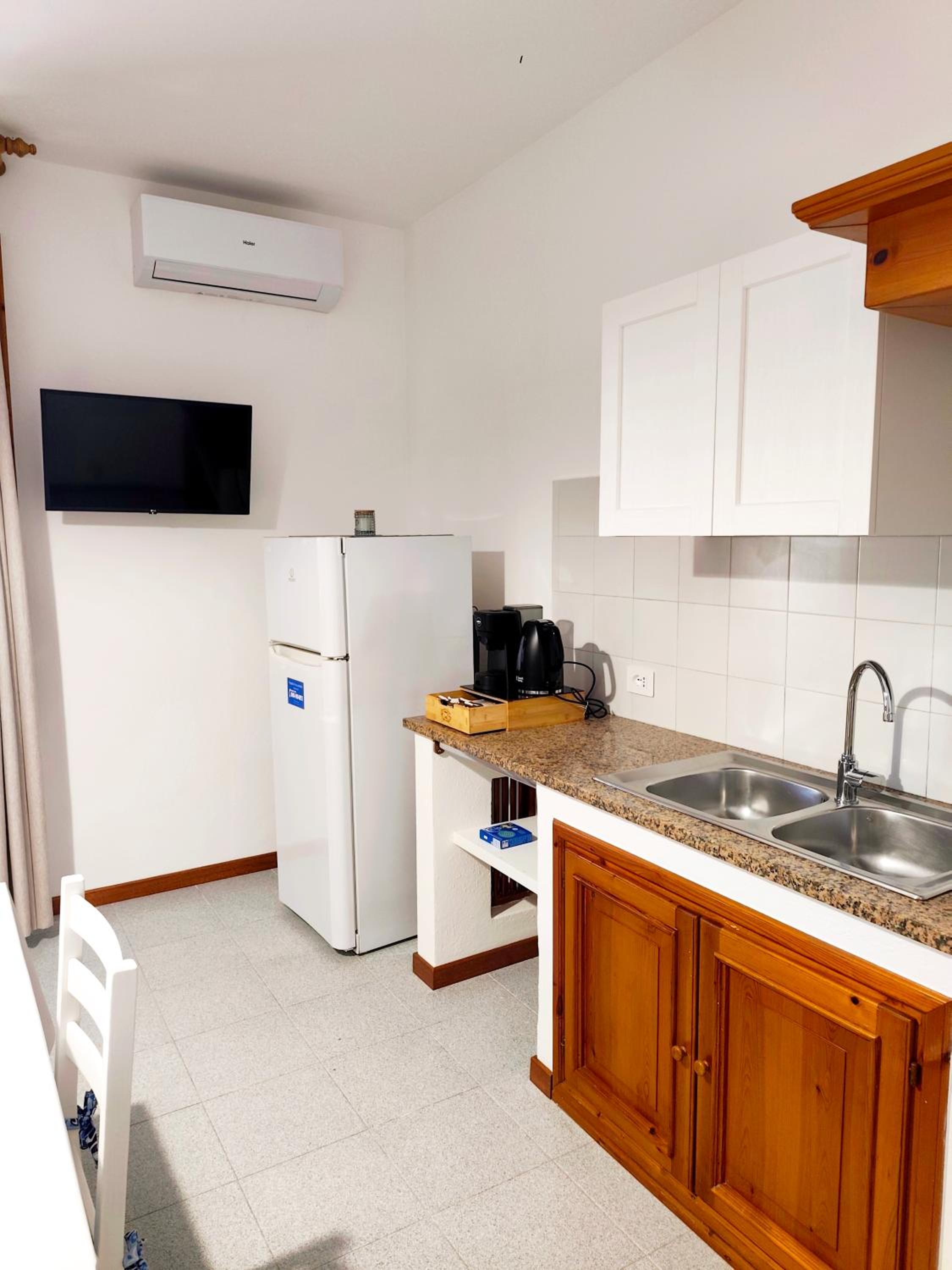 One-Bedroom Apartment with Sea View and Terrace photo 3