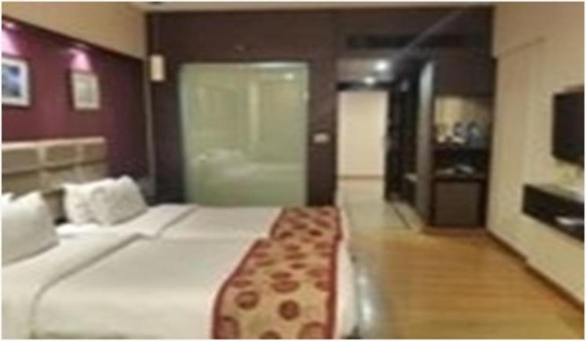 Twin Room - Photo 2