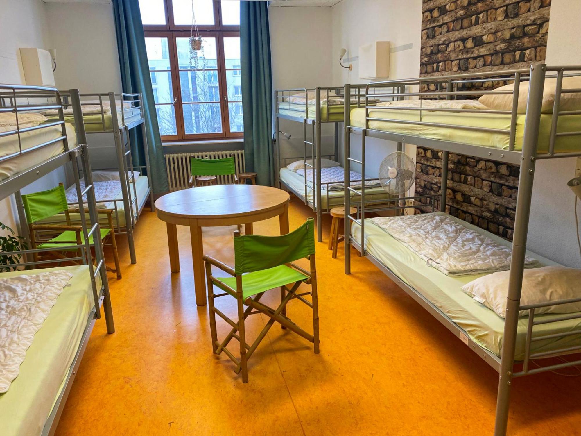 Bed in 8-Bed Mixed Dormitory Room photo 3