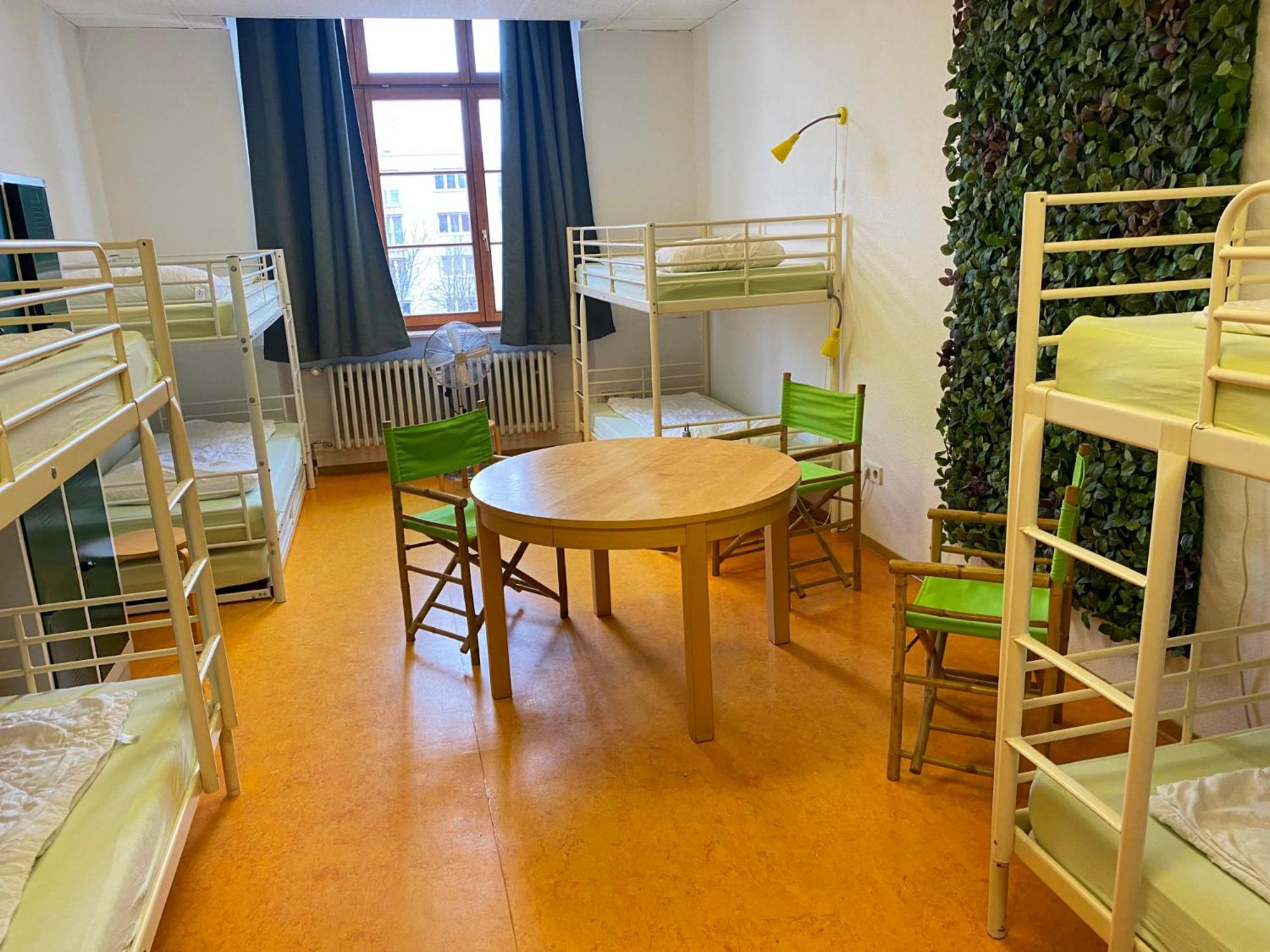 Bed in 8-Bed Mixed Dormitory Room photo 2