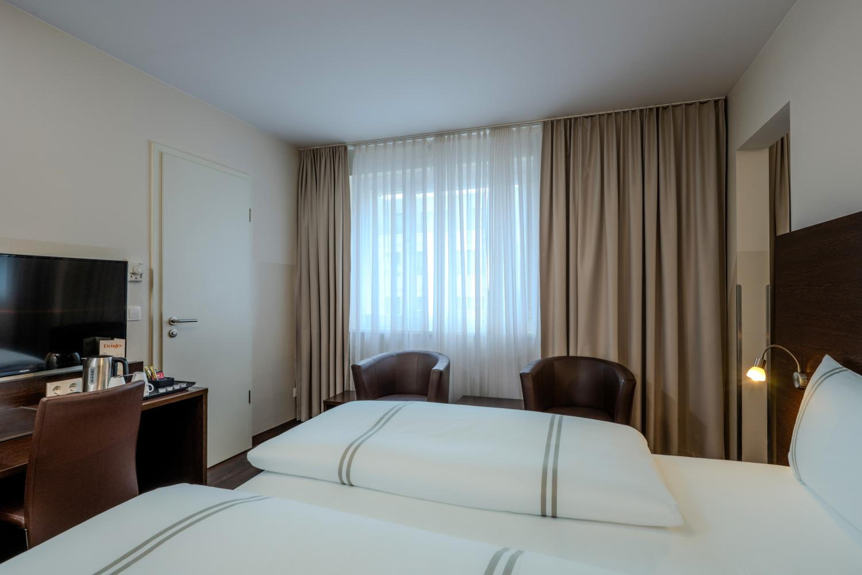 Double Room - Disability Access - Photo 1