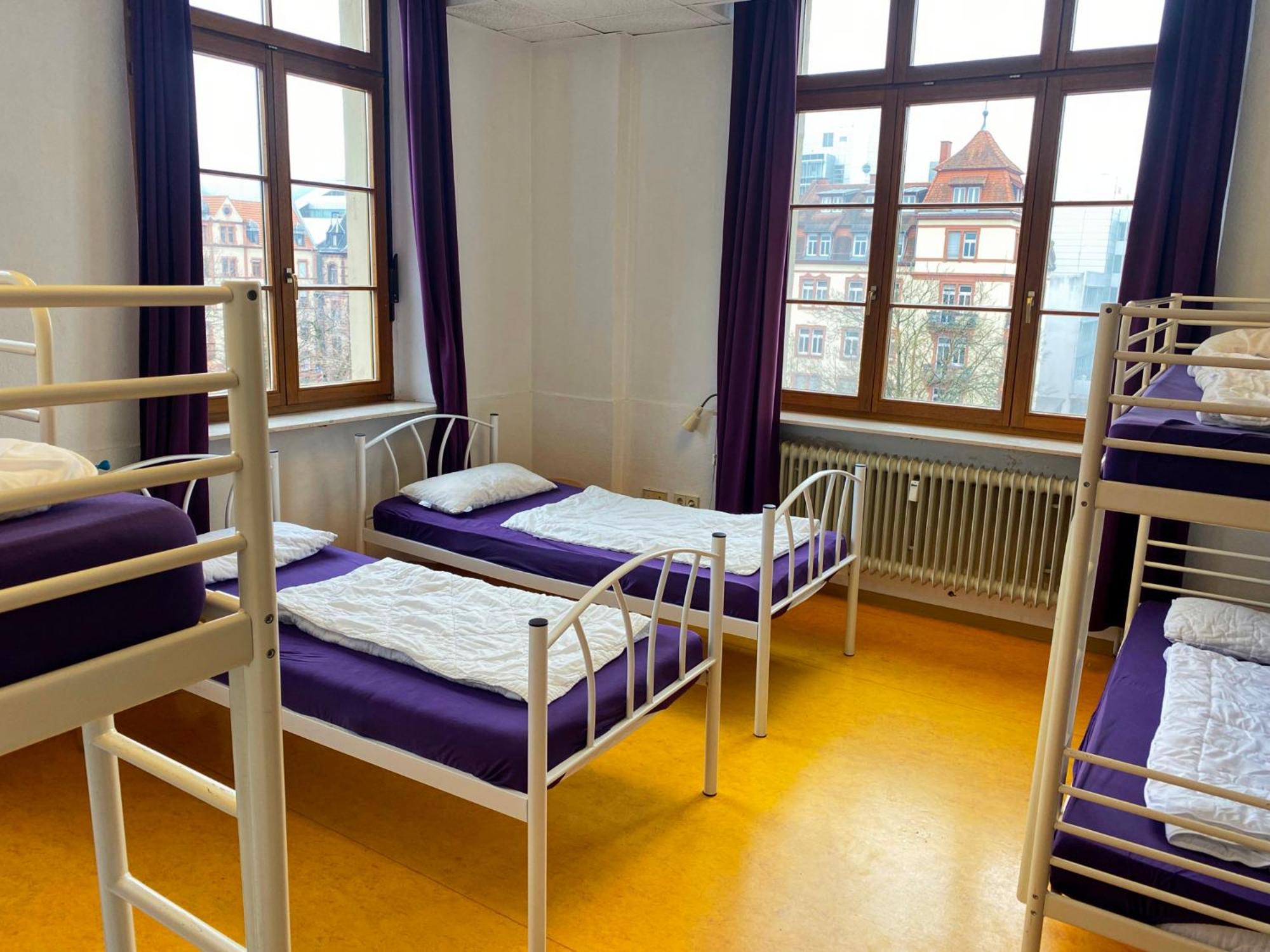 Bed in 6-Bed Mixed Dormitory Room photo 3