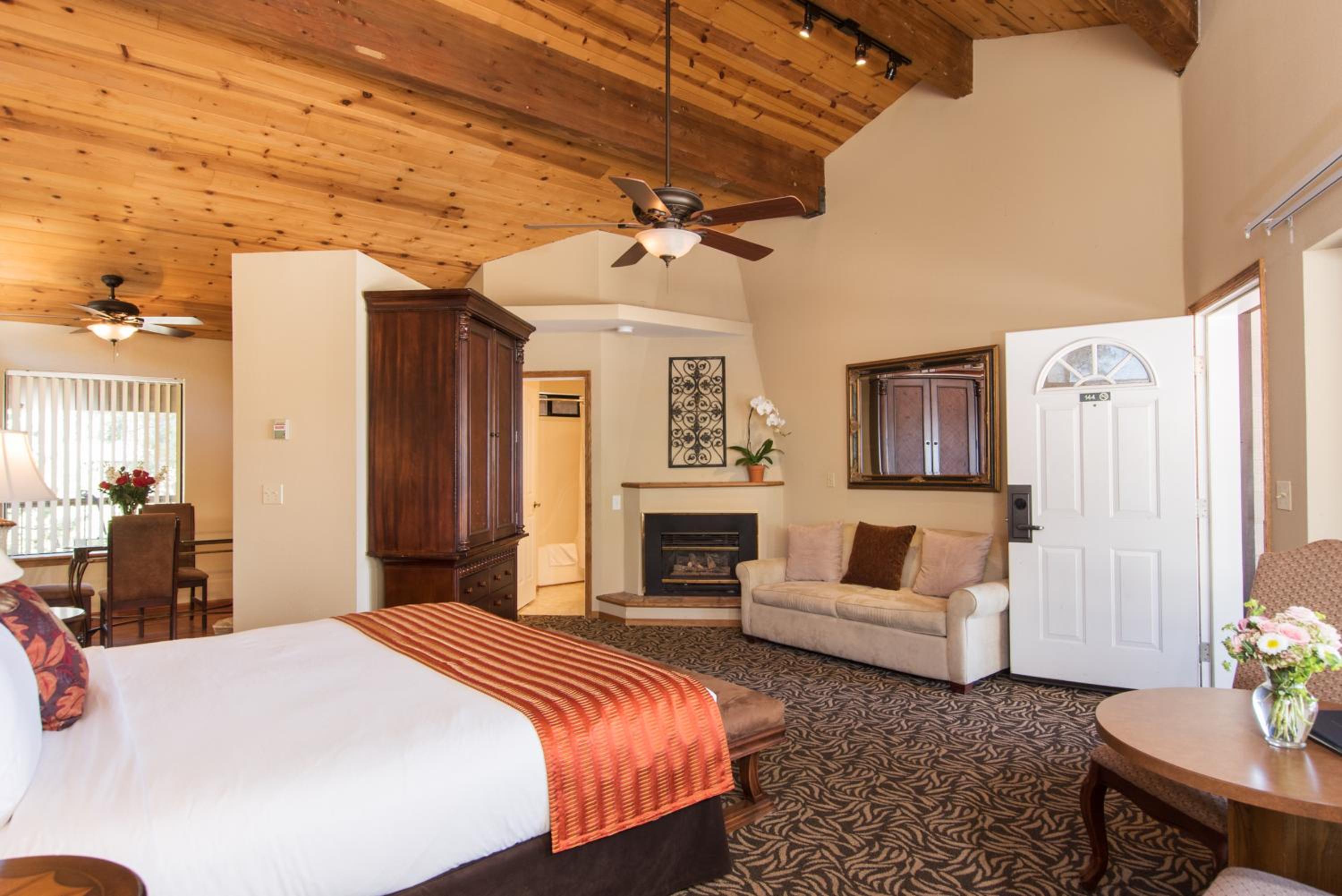 King Suite With Kitchen - Lake View photo 1