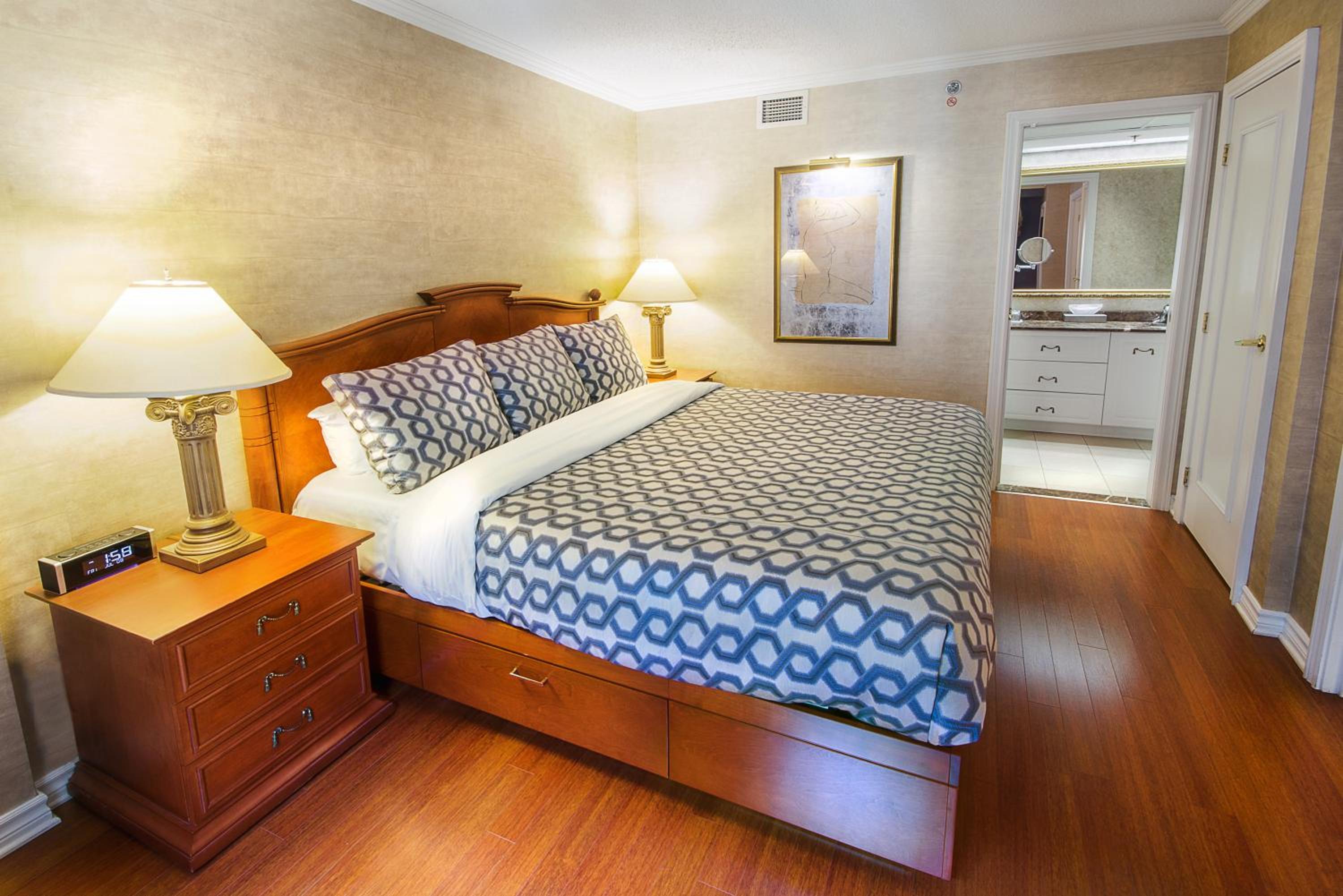 Interior Garden Balcony Suite, 1 King Bed wih Sofa-Bed photo 2