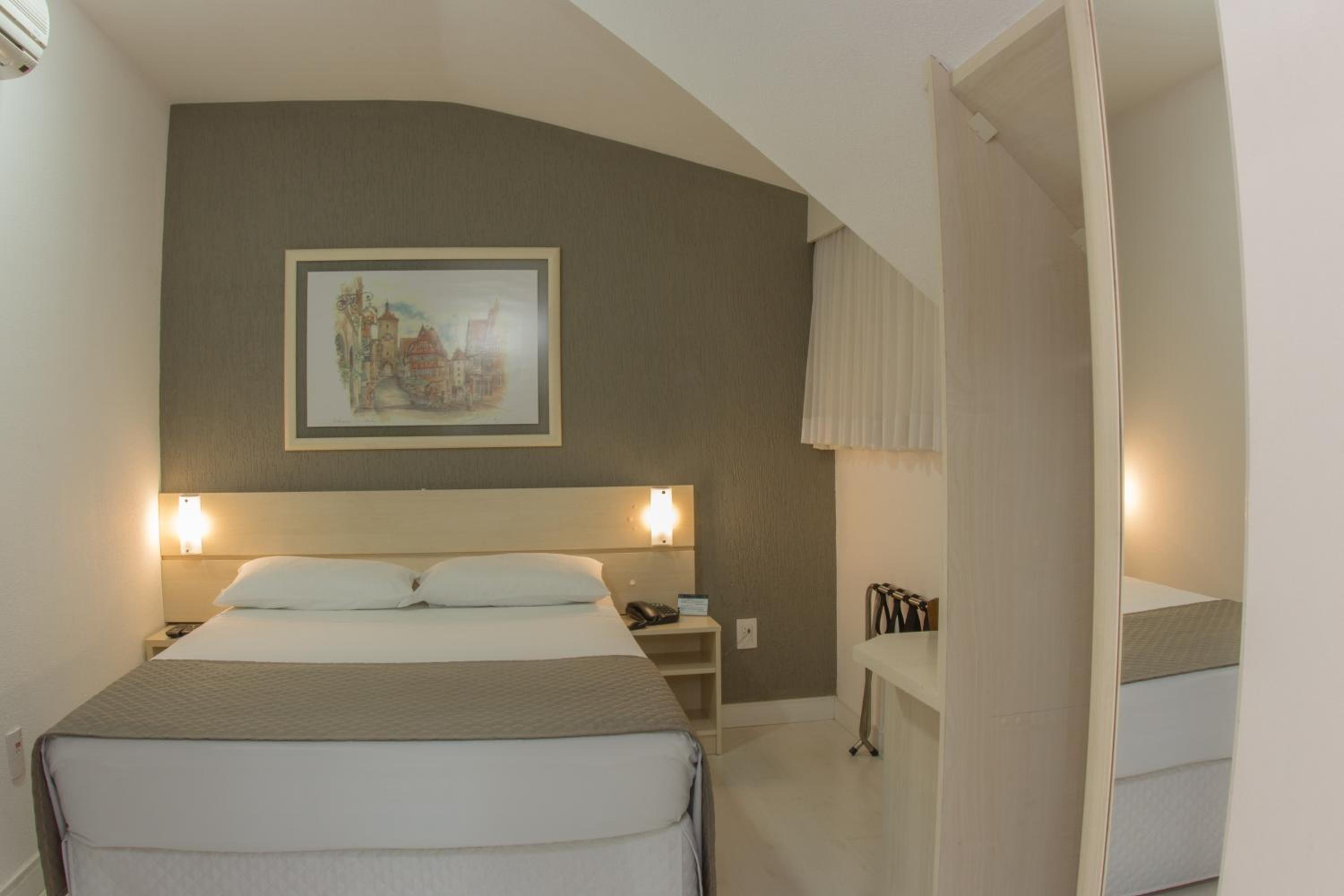 Standard Double or Twin Room photo 1
