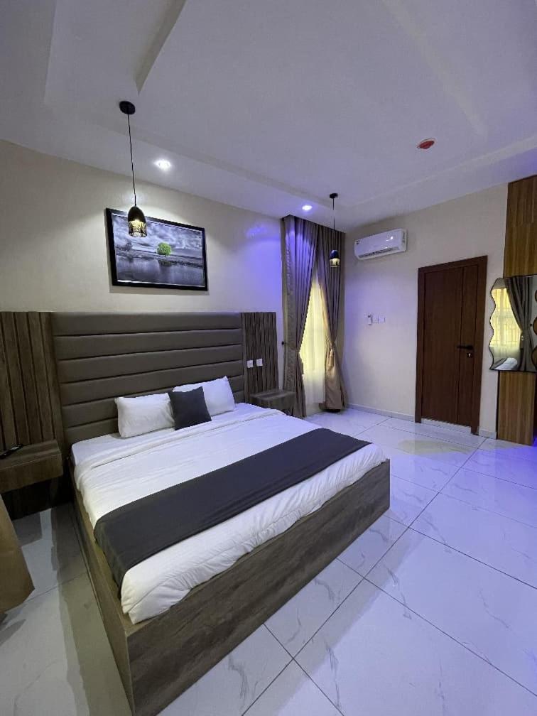 One-Bedroom Apartment with Balcony photo 2