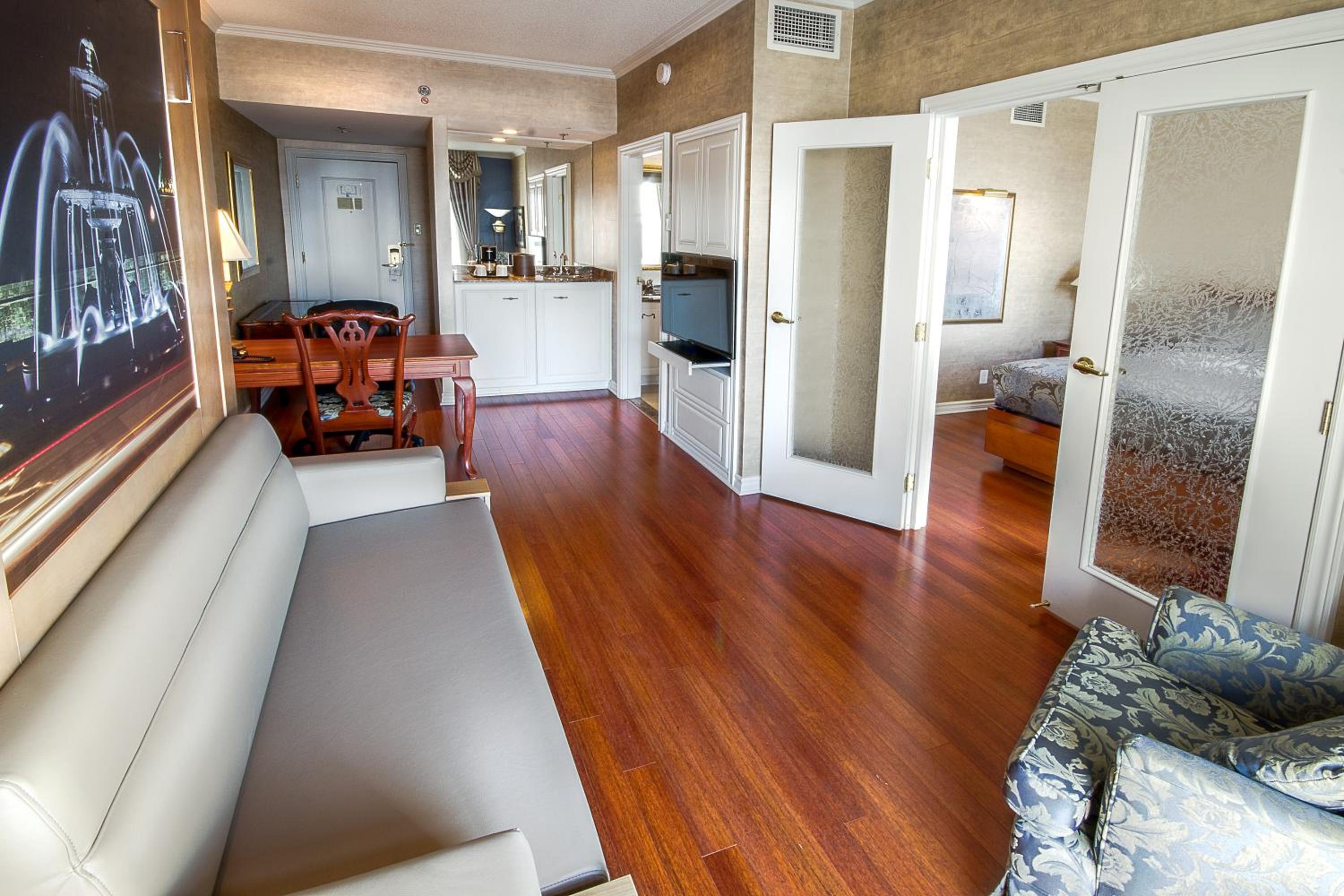 Exterior View Suite, 1 Queen Bed and 1 Queen Murphy Bed photo 2
