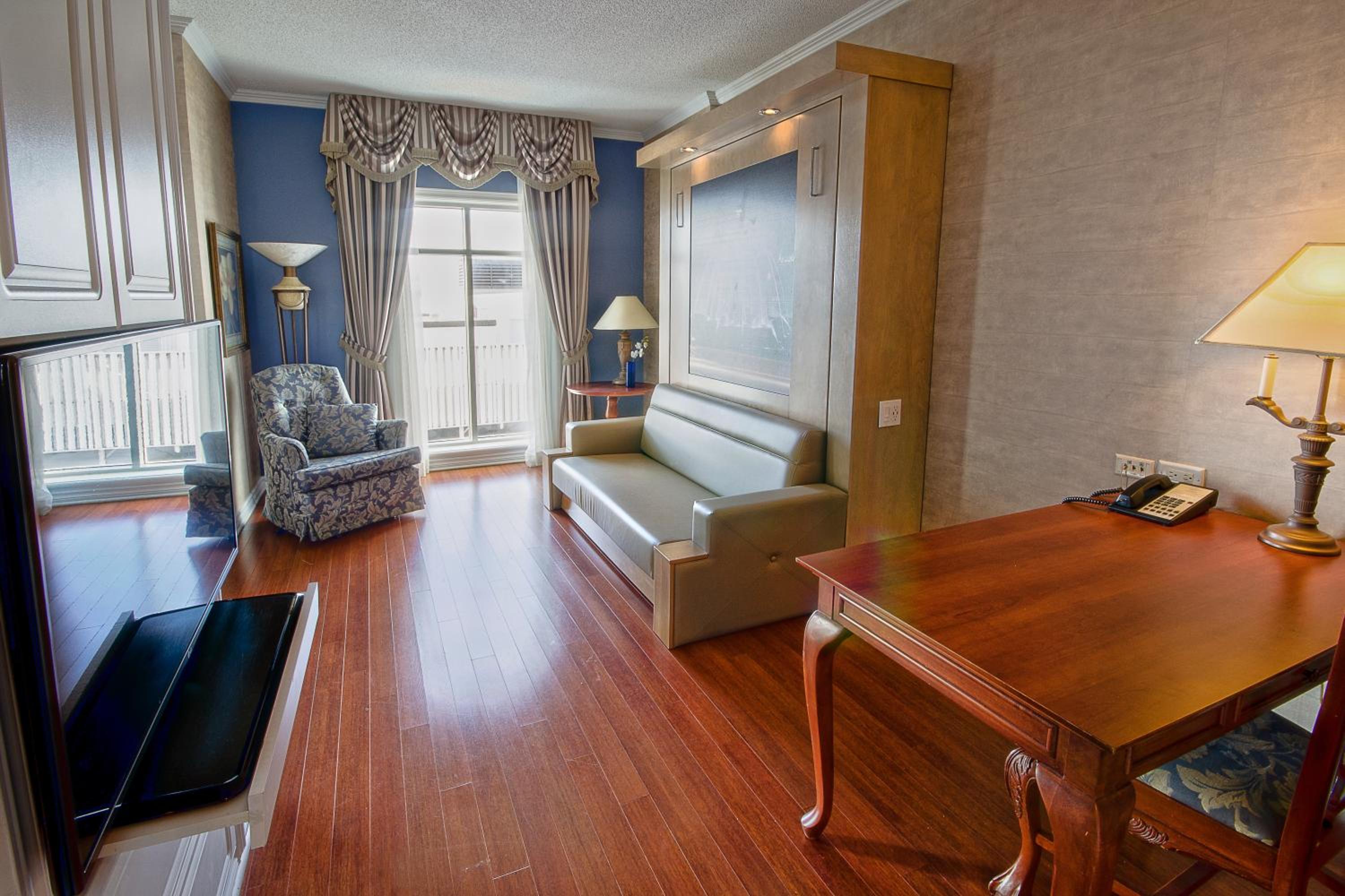 Exterior View Suite, 1 Queen Bed and 1 Queen Murphy Bed photo 3