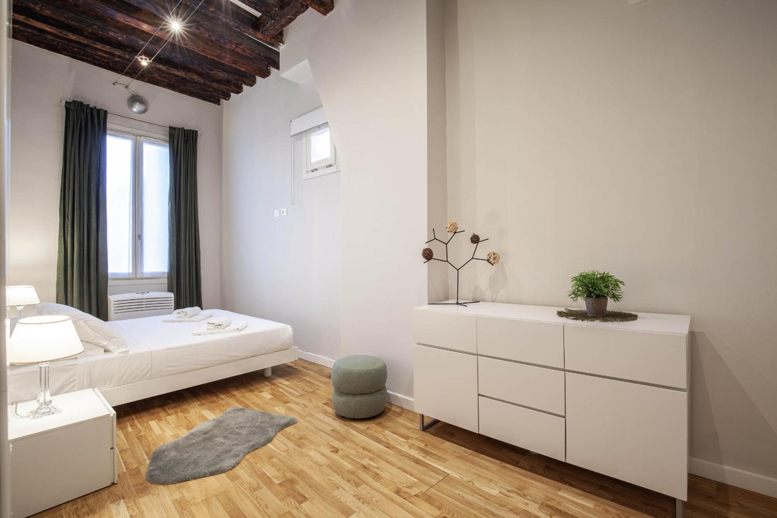 Apartment photo 2