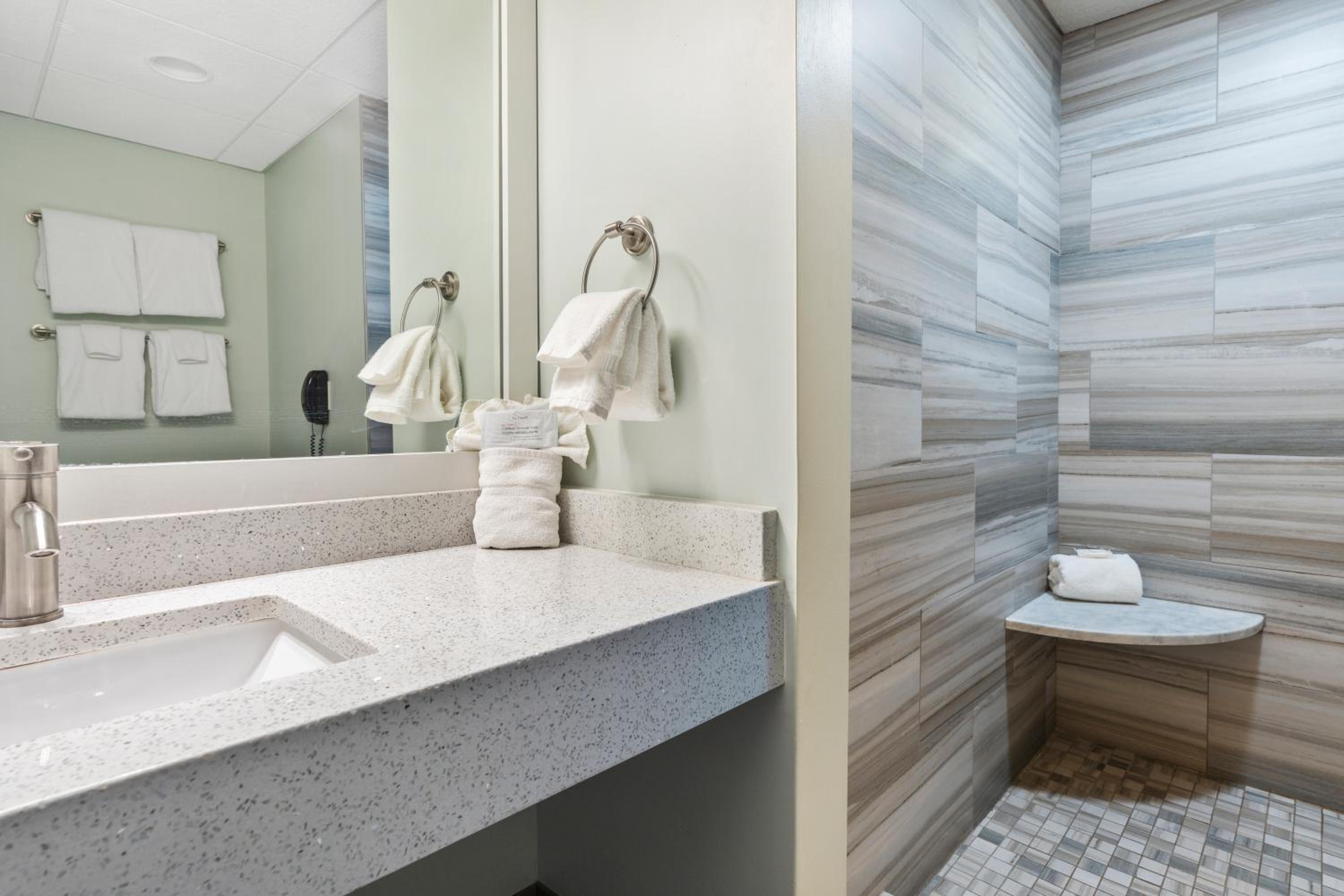 Superior King Suite - Photo 2