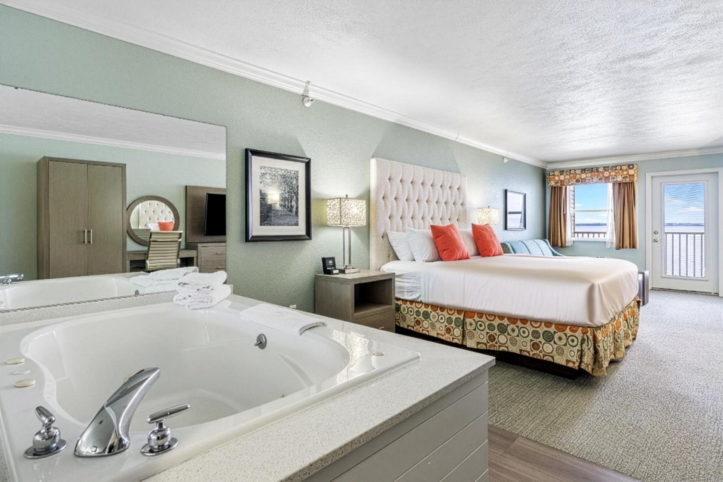 Bayview King Studio Penthouse - Photo 2