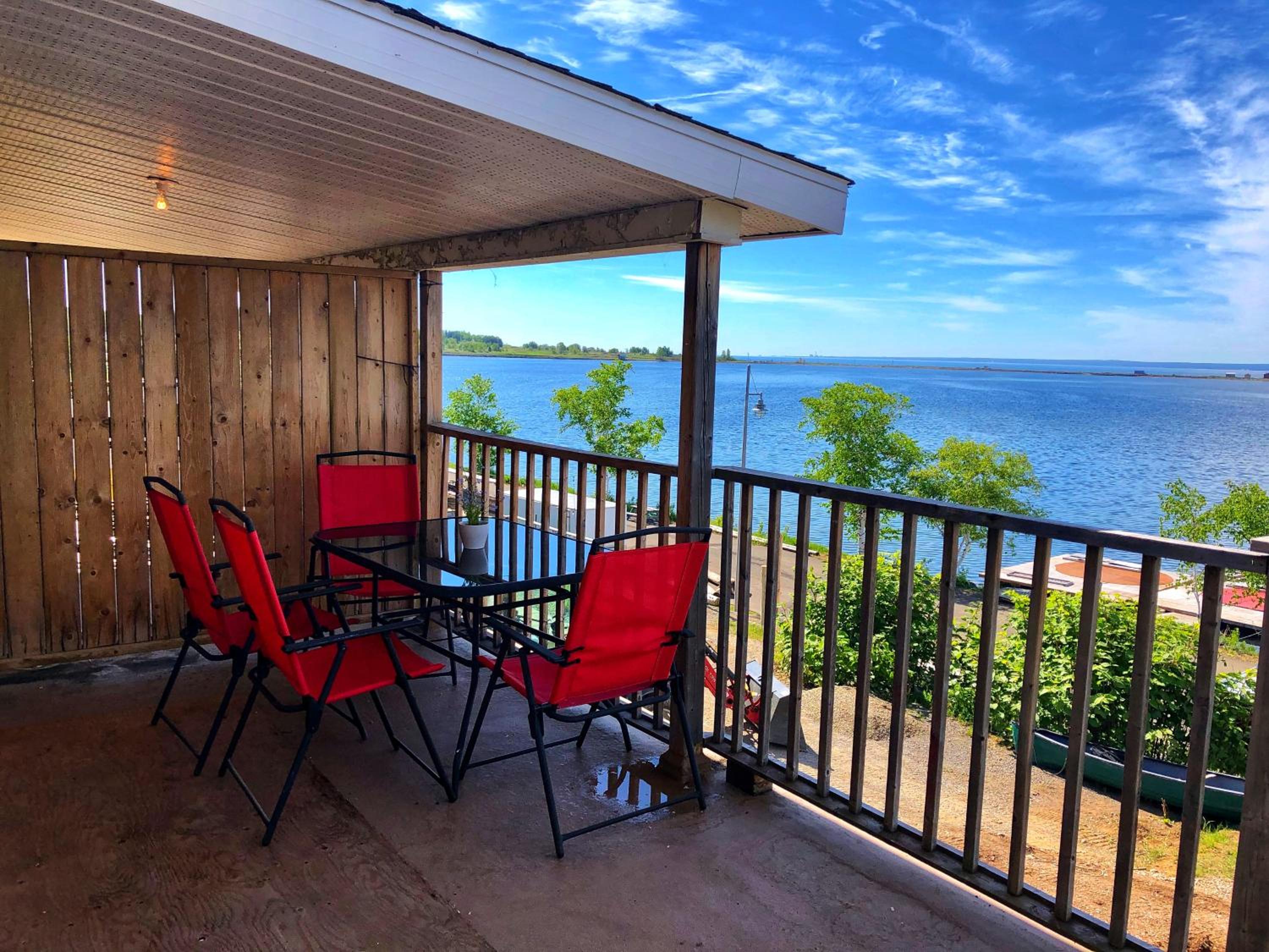 One-Bedroom Apartment with Balcony and Sea View photo 1