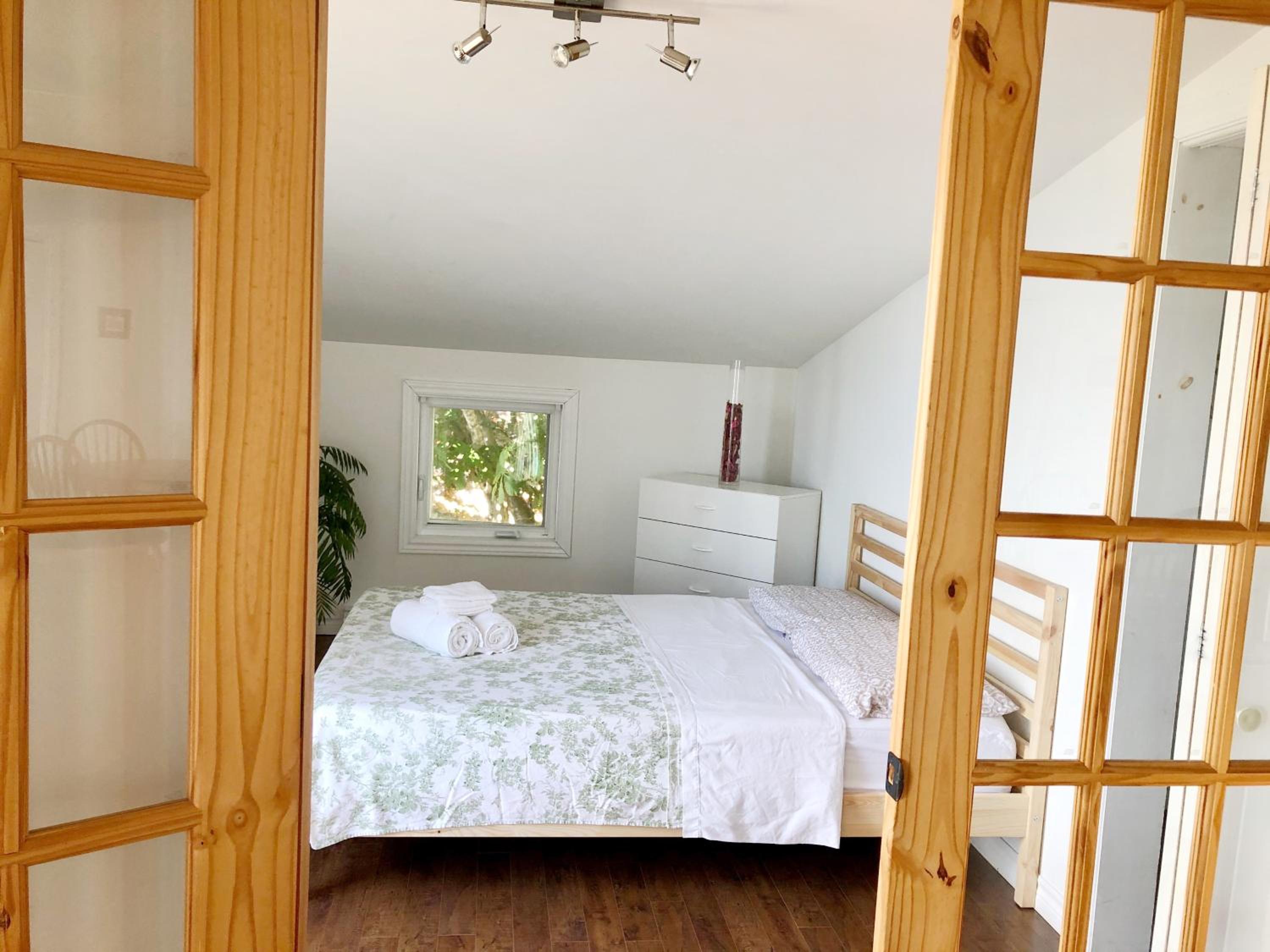 One-Bedroom Apartment with Balcony and Sea View photo 3