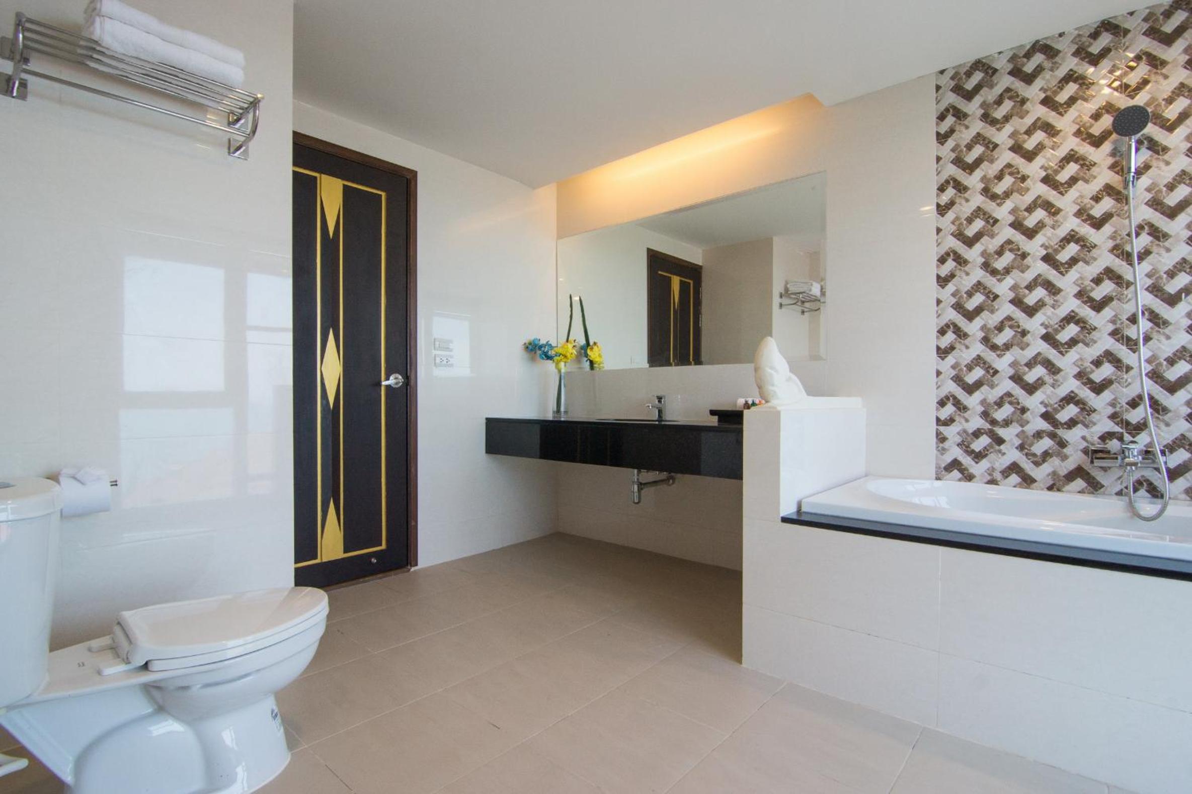 Beach Front Suite - Photo 7
