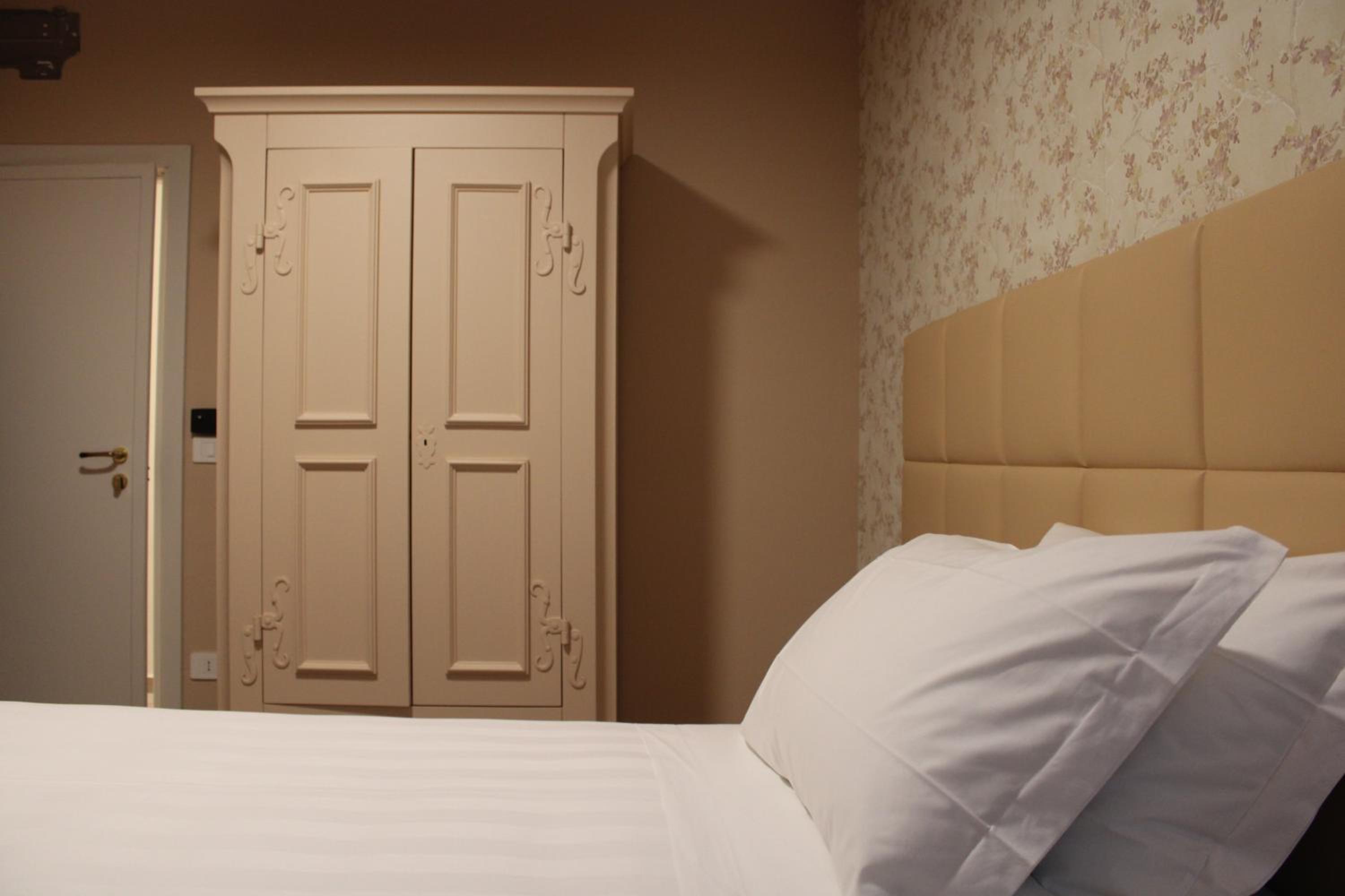 Standard Single Room with Sofa Bed photo 1