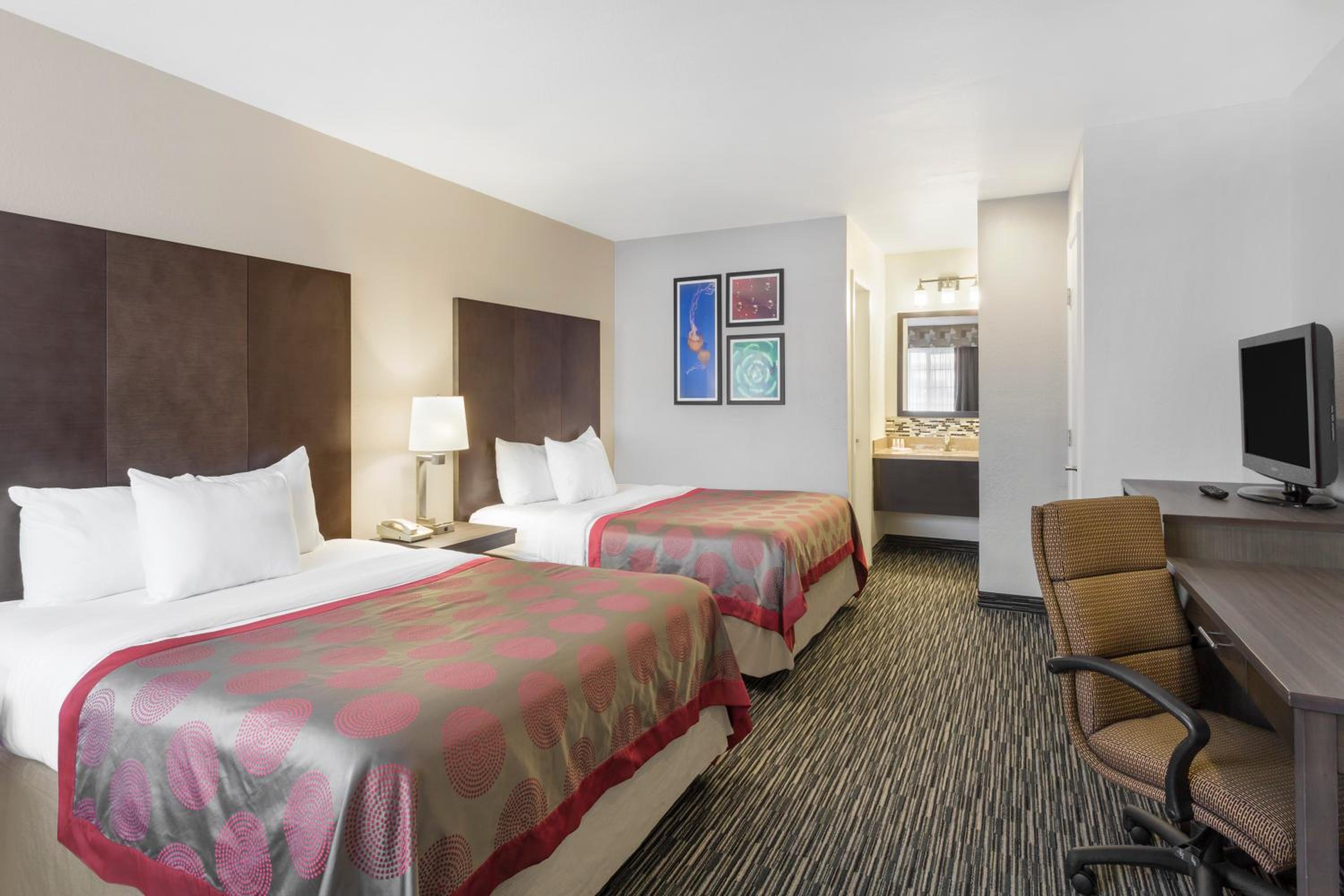 Queen Room with Two Queen Beds - Non-Smoking photo 1