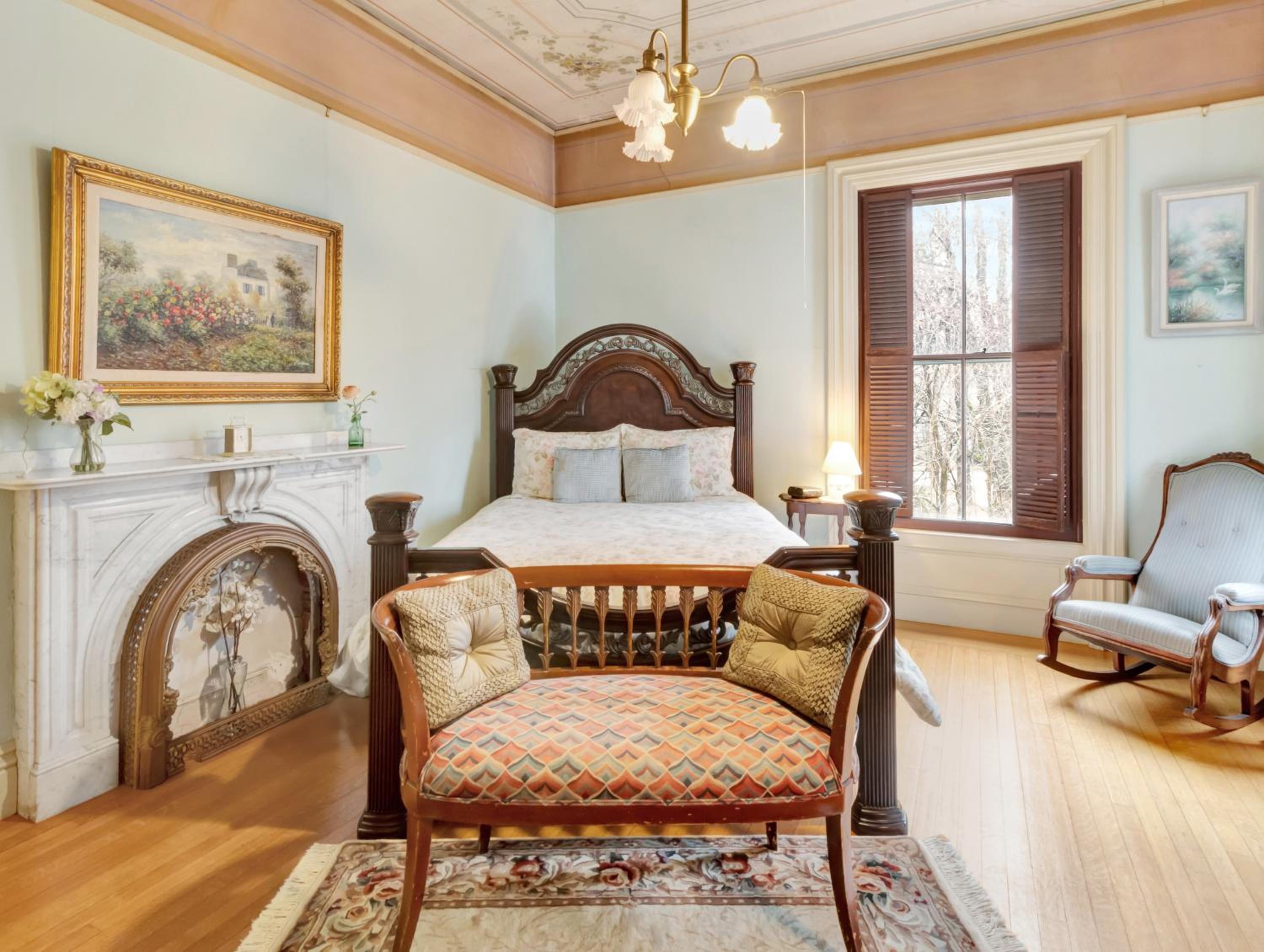 Standard Queen Room