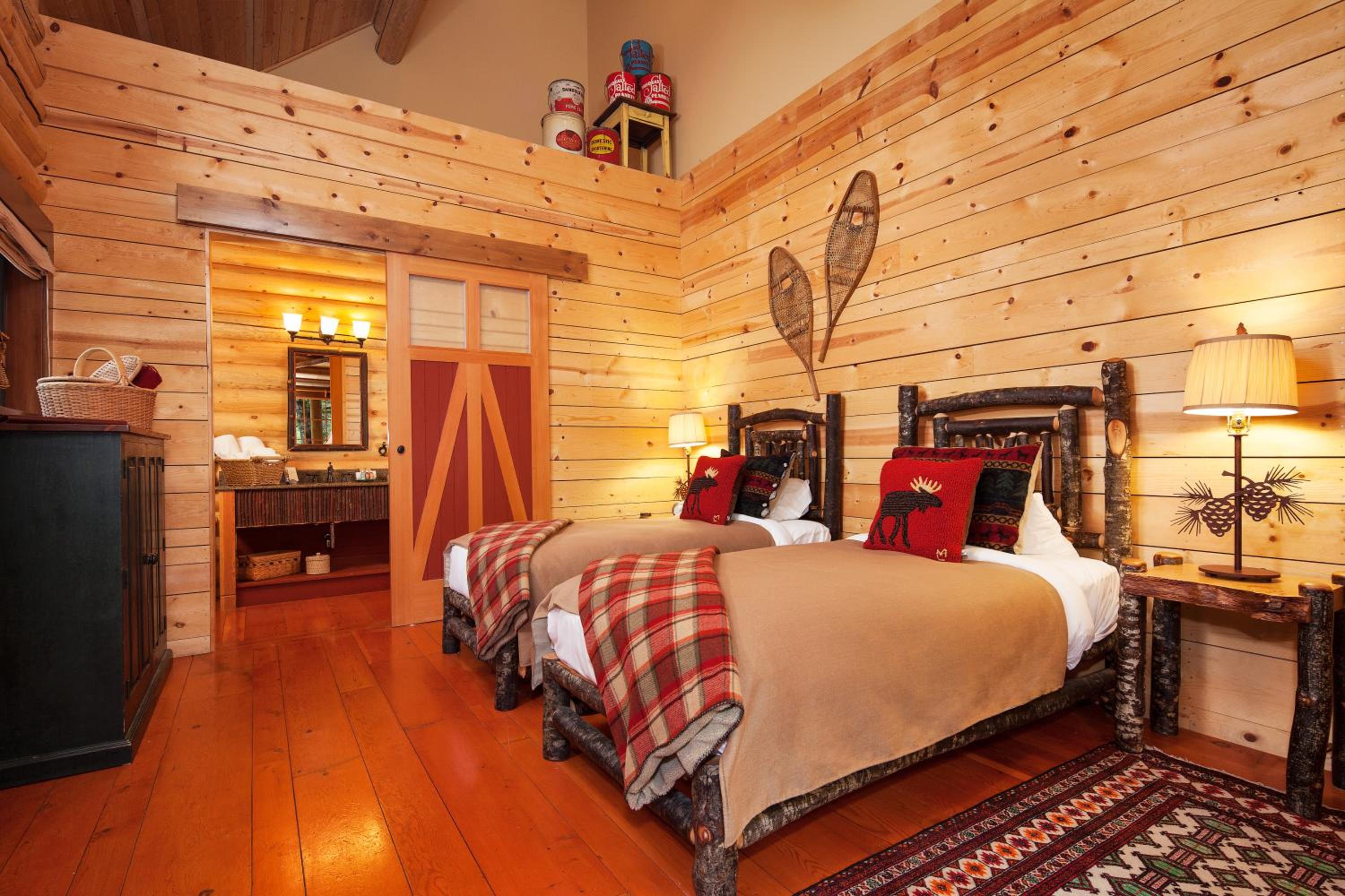 Deluxe Twin Cabin photo 2