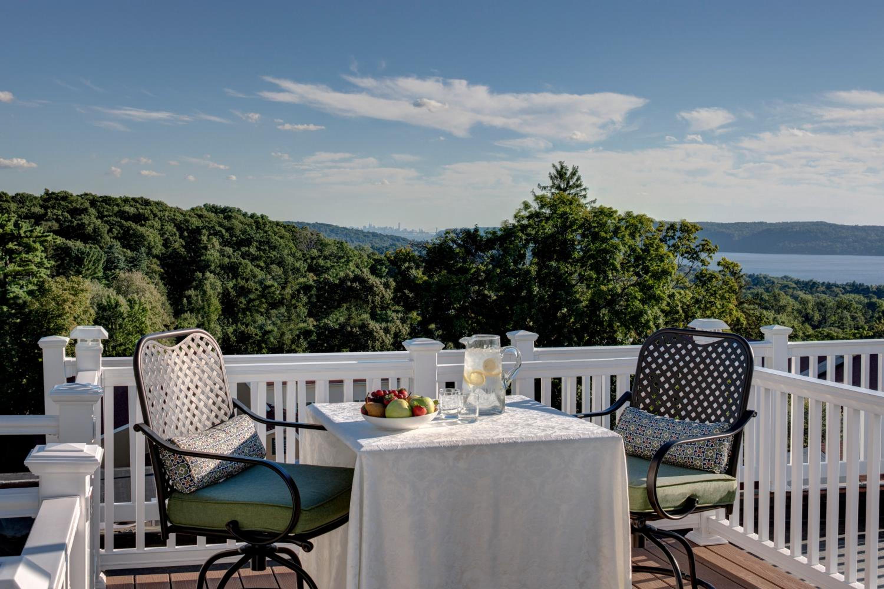 King Mansion Sundeck - Photo 2