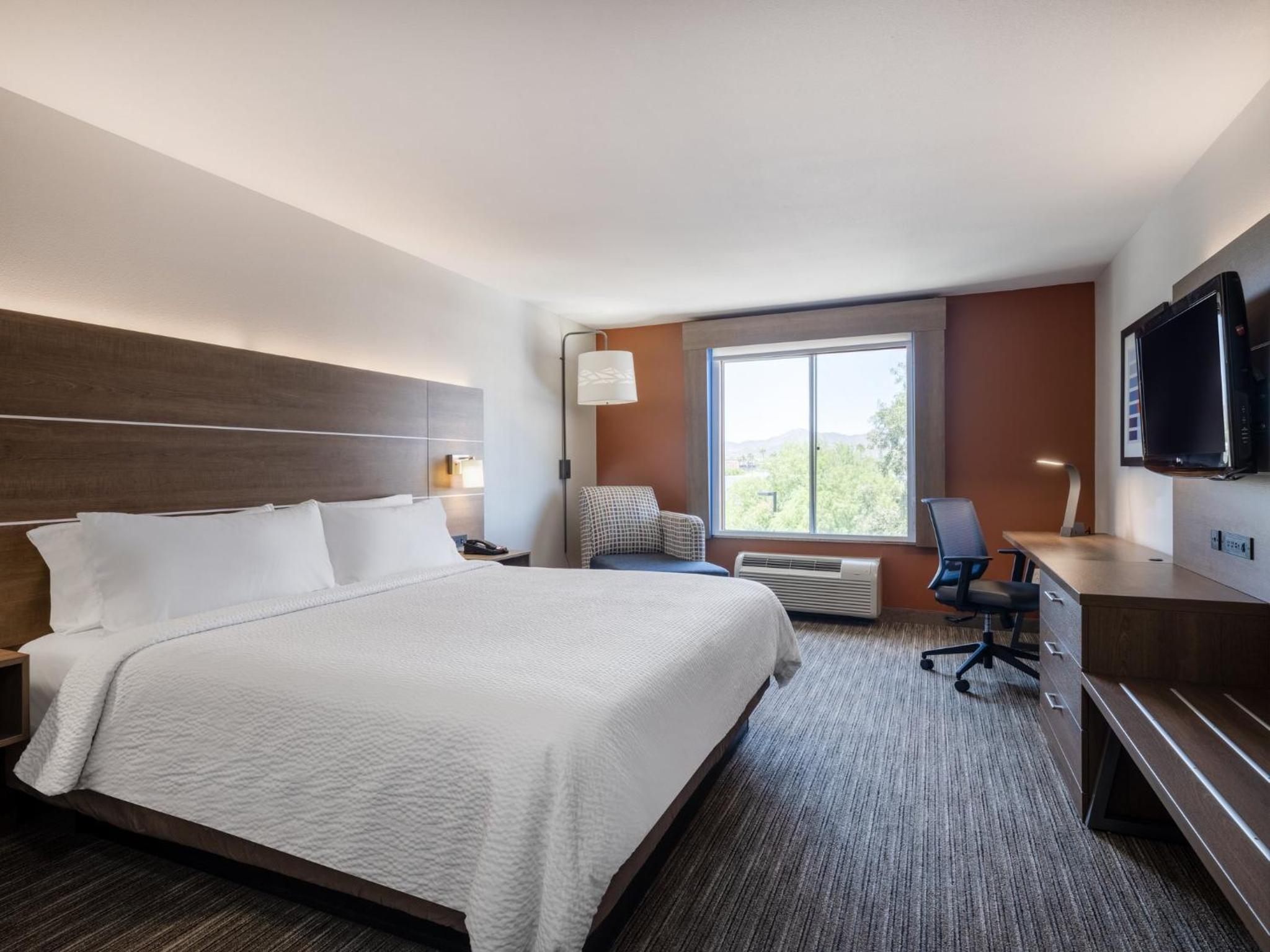 Standard King Room - Accessible - Photo 1