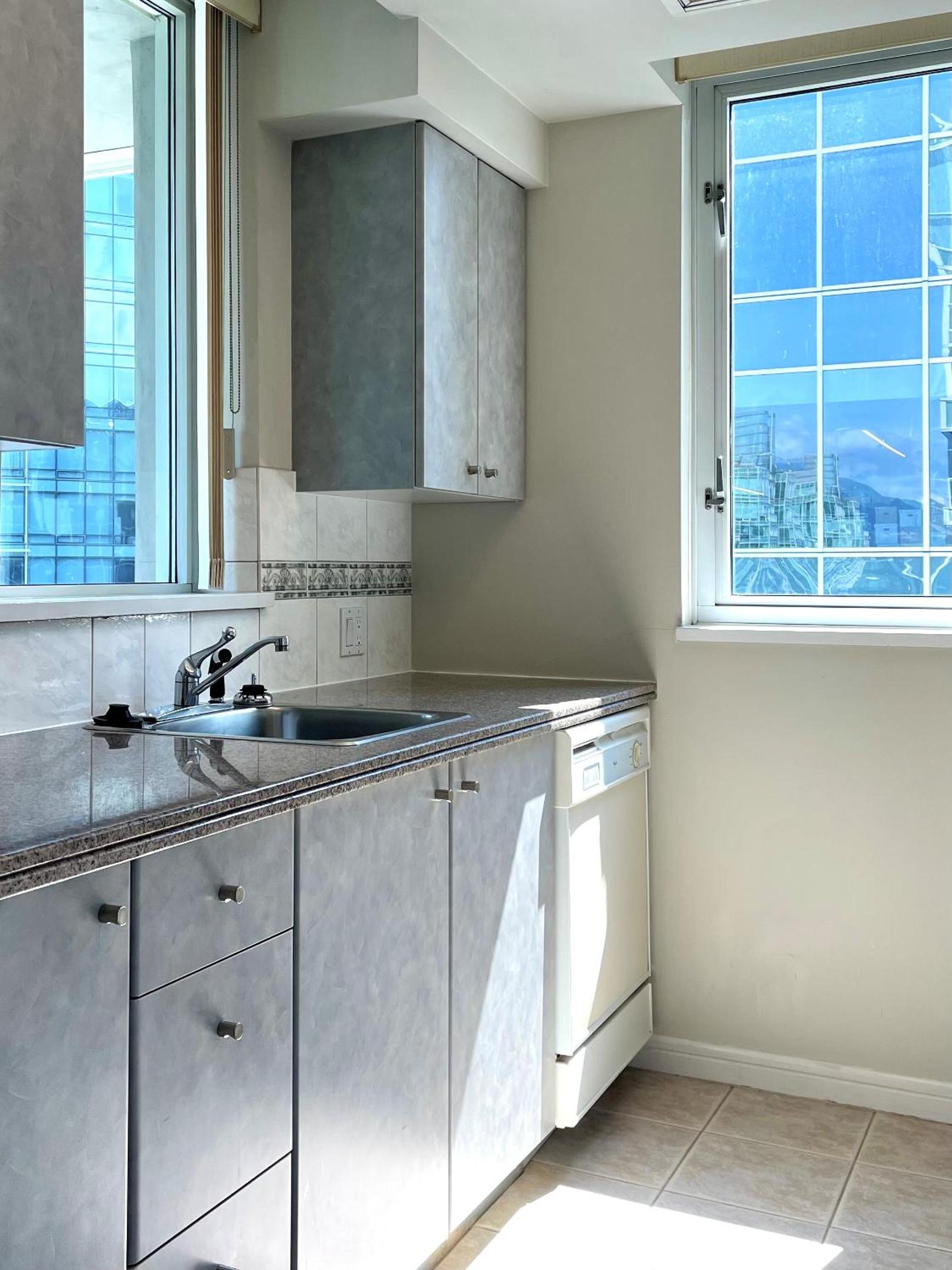 Carmana Two-Bedroom Suite with Two Queens thumbnail 5