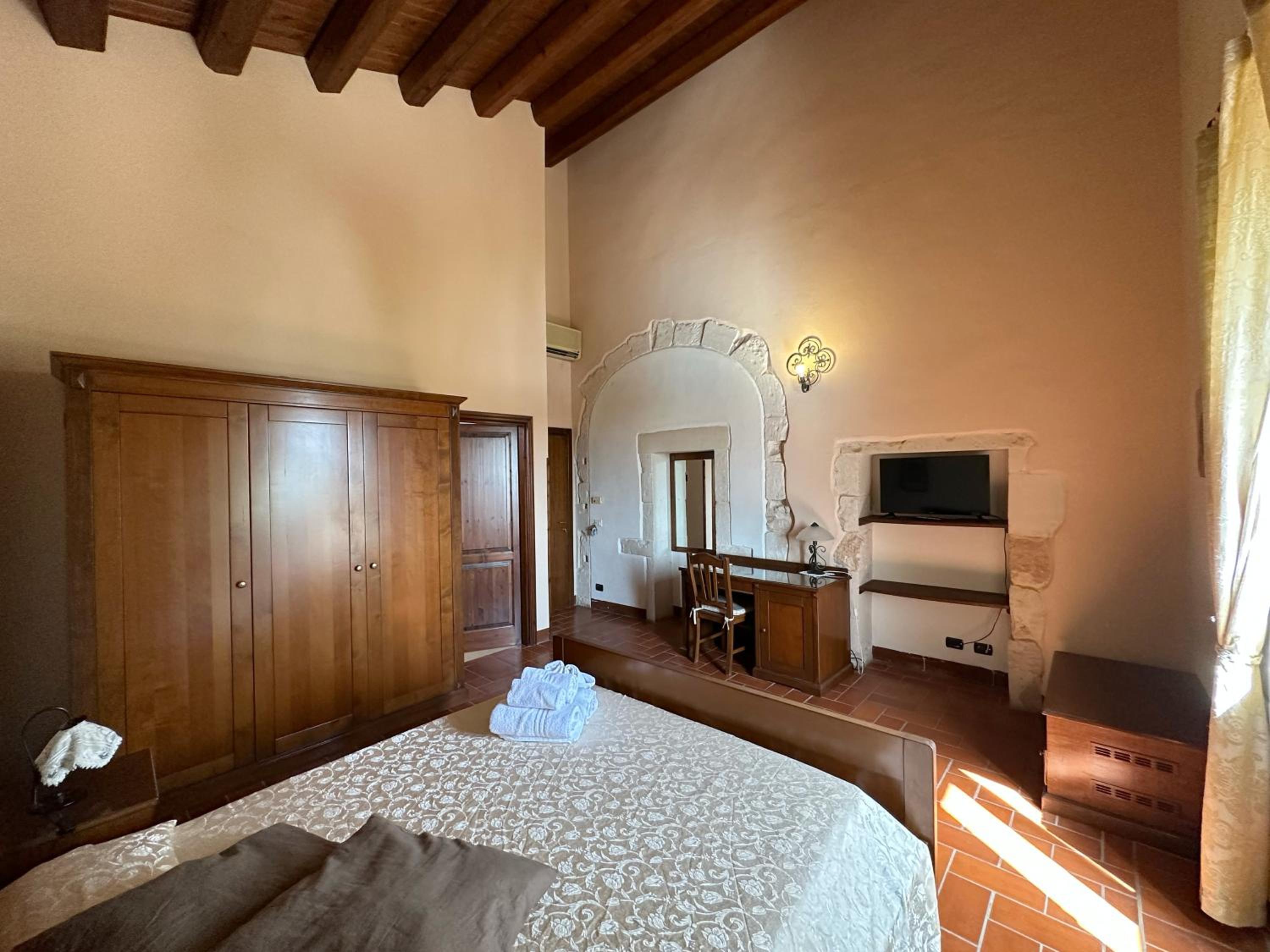 Double Room with Pool View - Photo 2