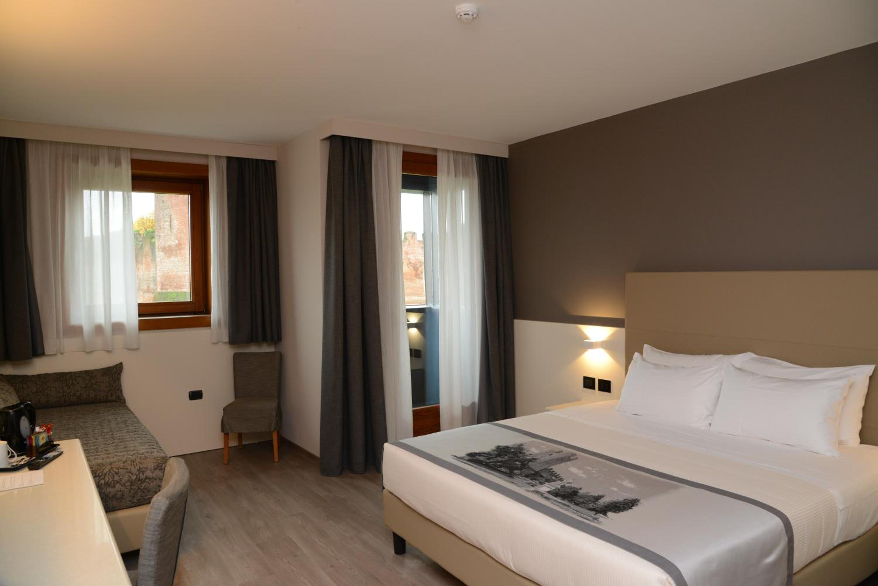 Double Room - Photo 2