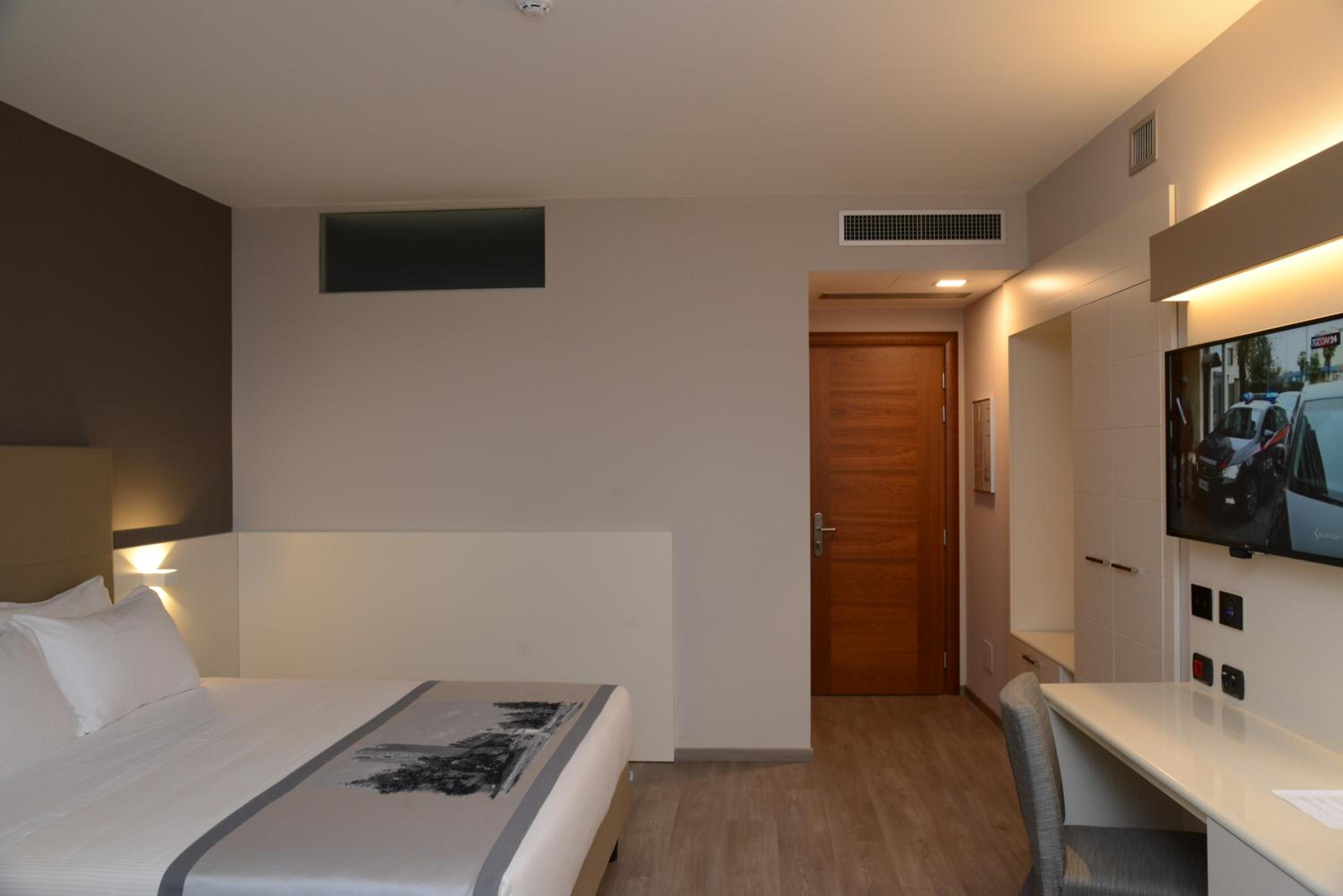 Double Room - Photo 3
