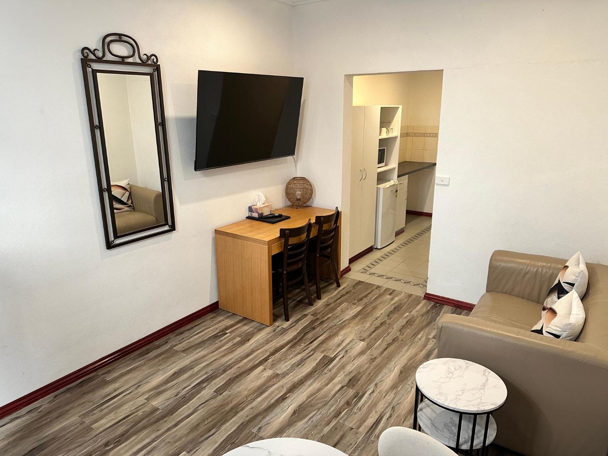 Queen Suite photo 1