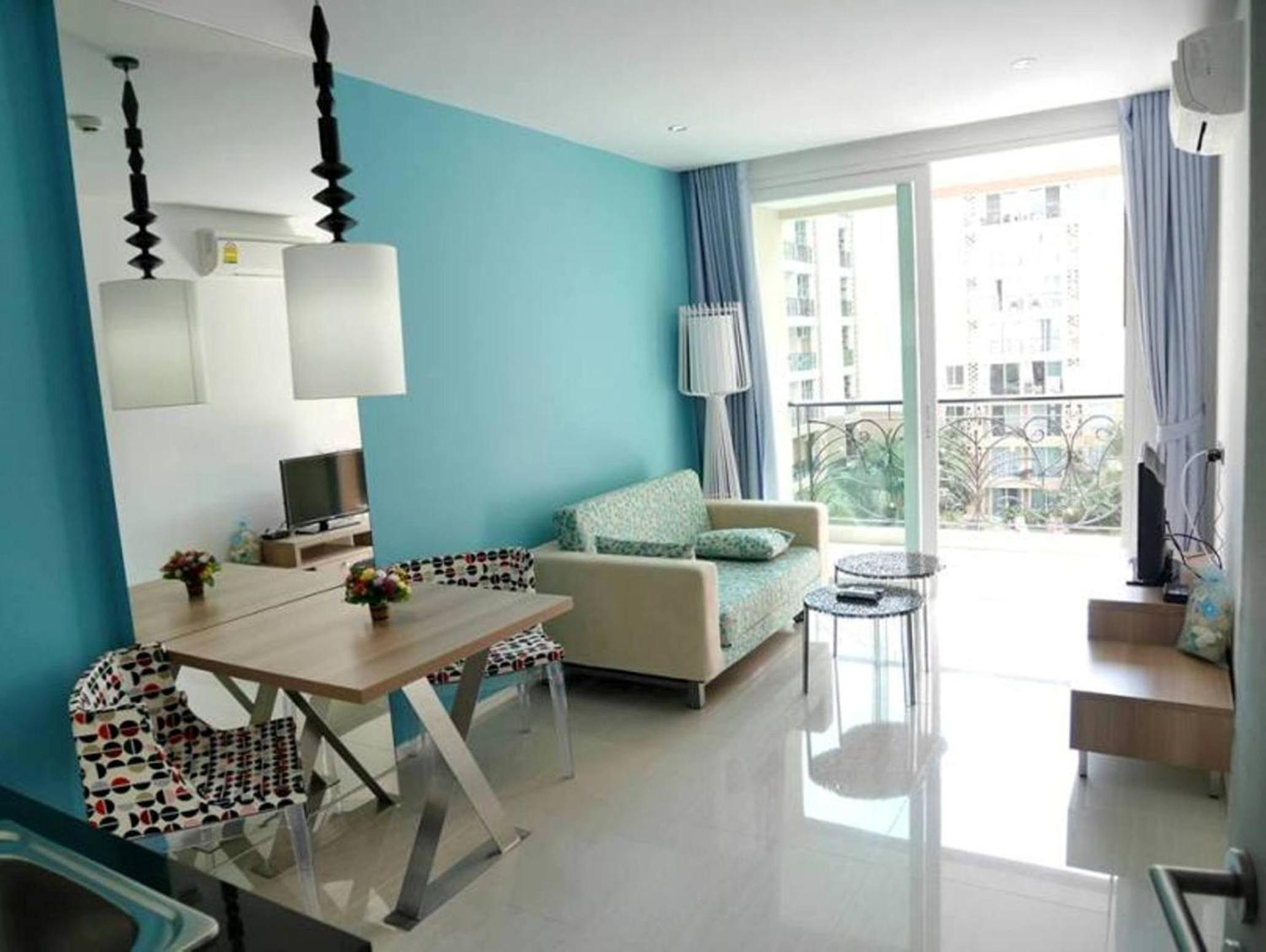 Apartment with Pool View  - Photo 1