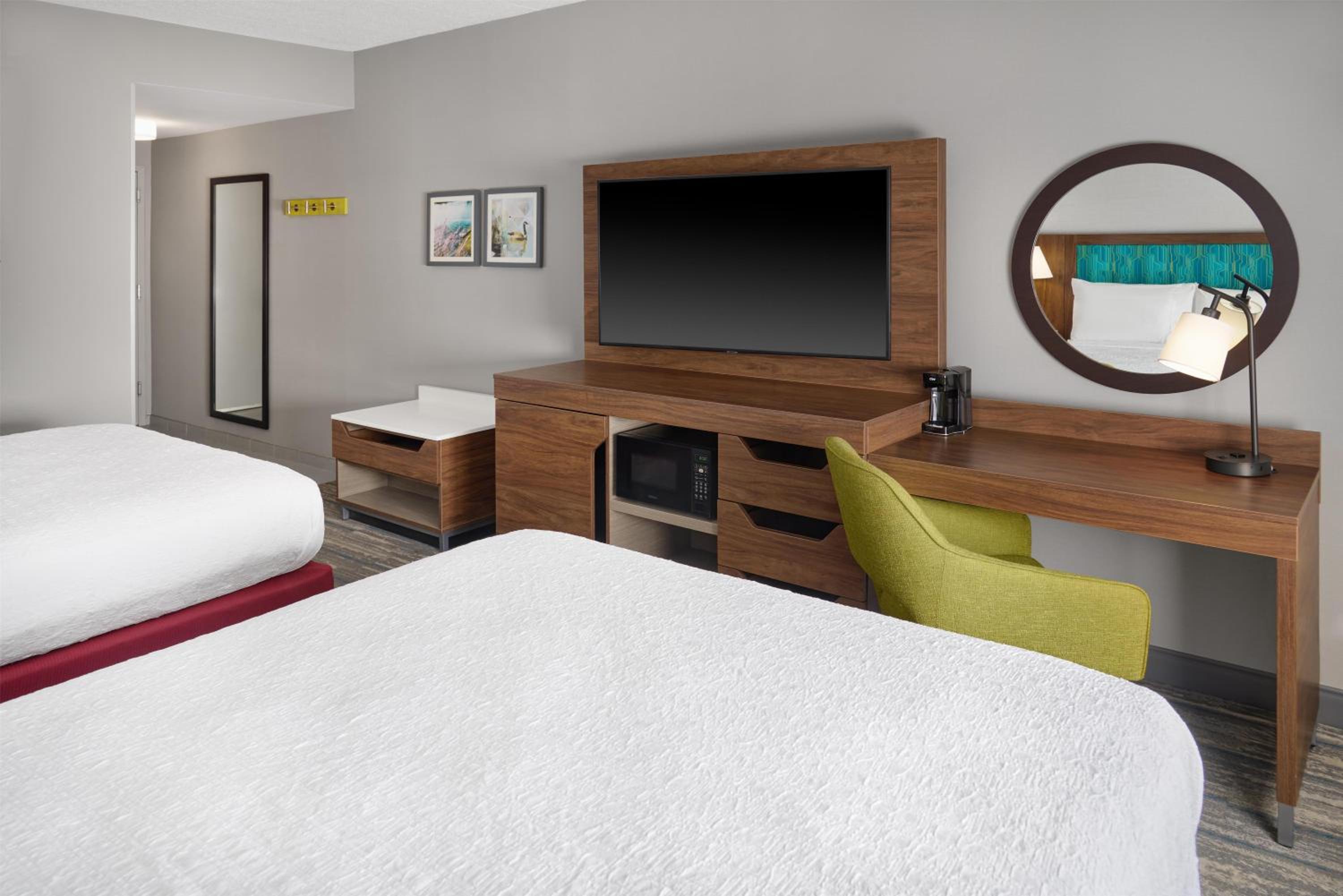 Room with Two Queen Beds - Non-Smoking - Photo 1