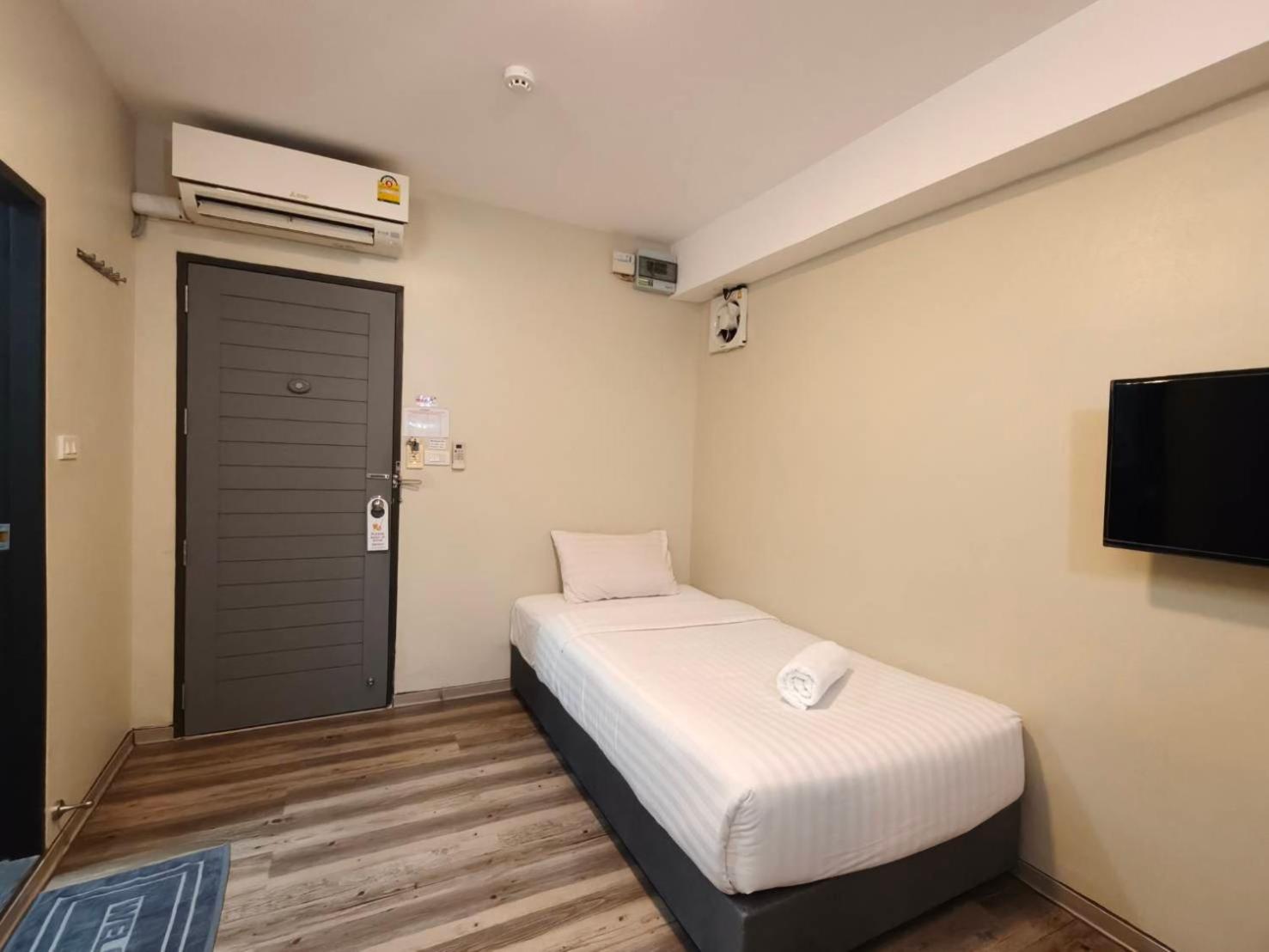 Superior Twin Room - No Window photo 1