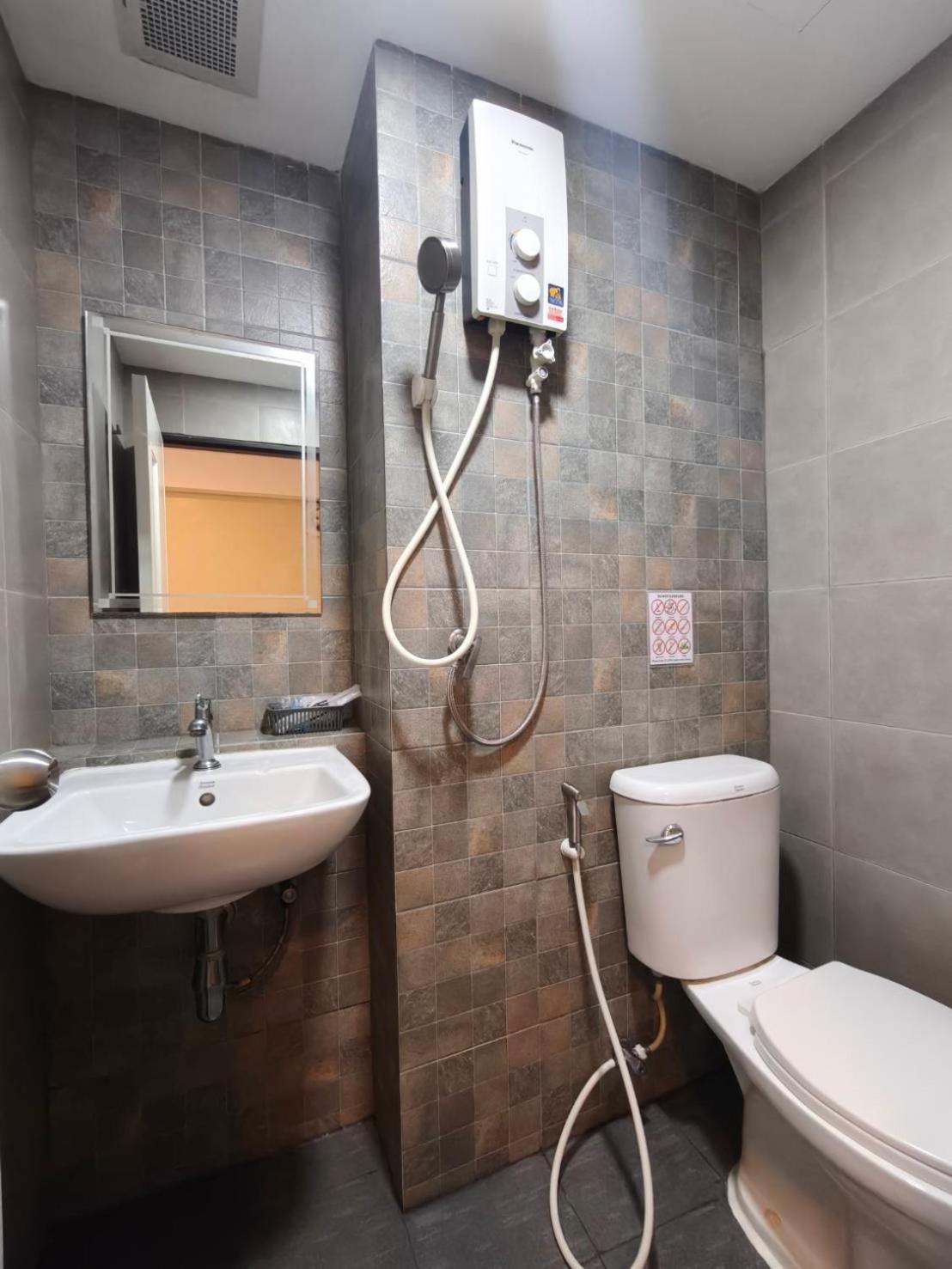 Superior Twin Room - No Window photo 3
