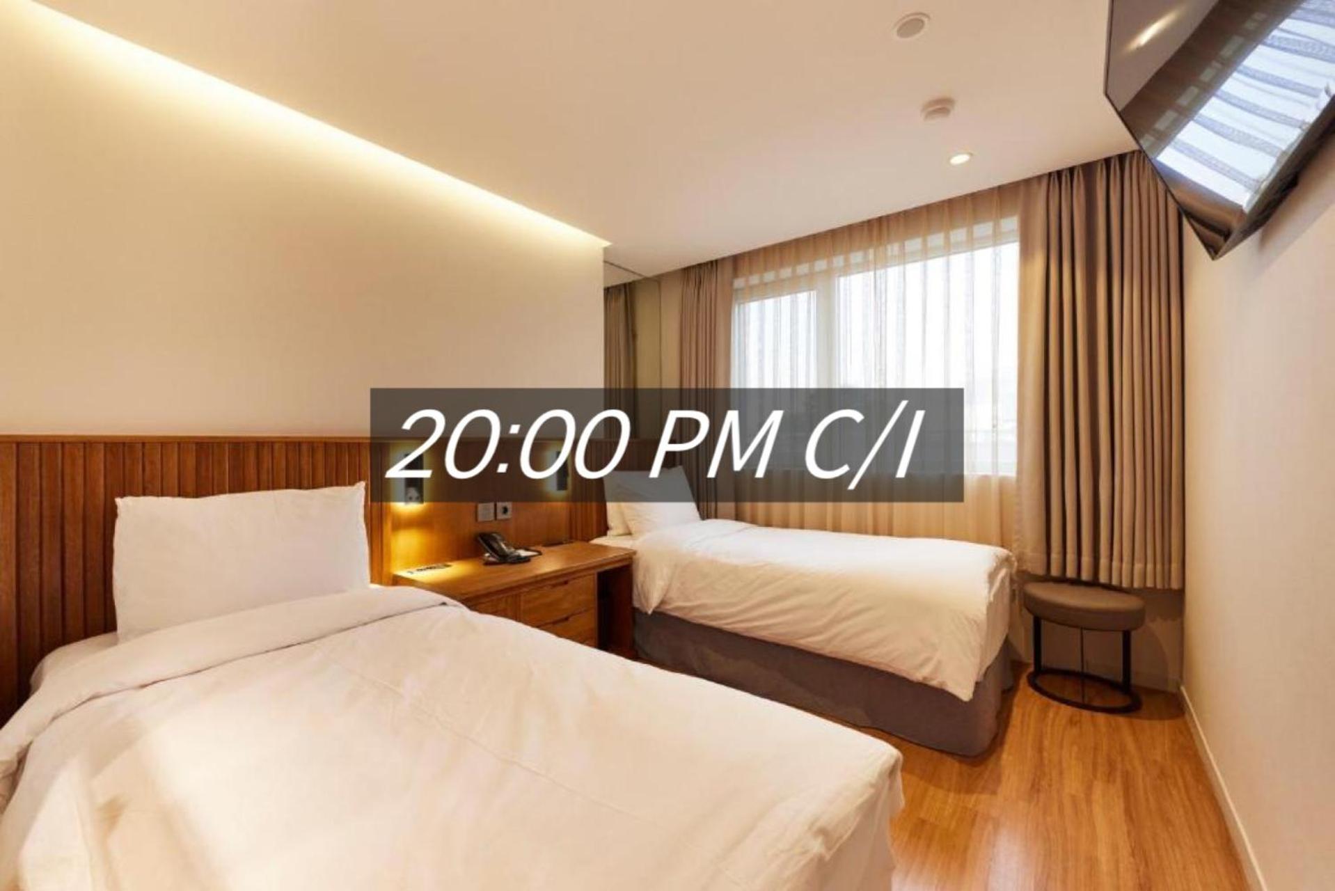 Superior Twin Room with Late Check-in from 20:00pm