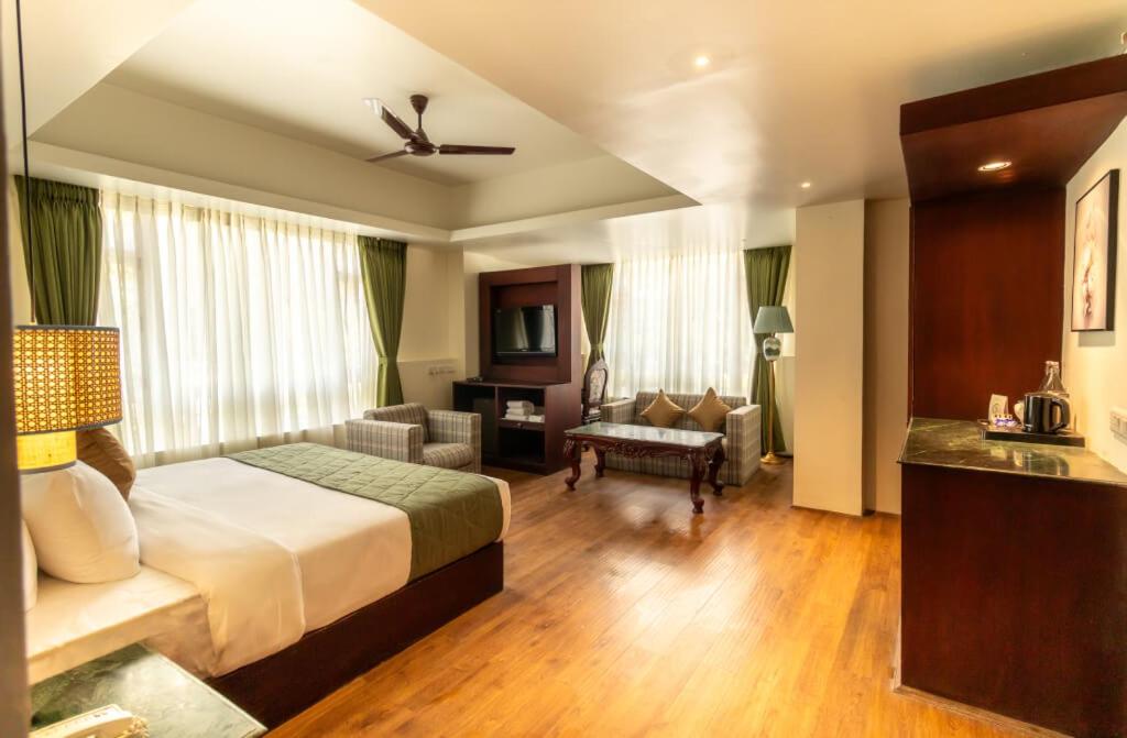 Deluxe King Room