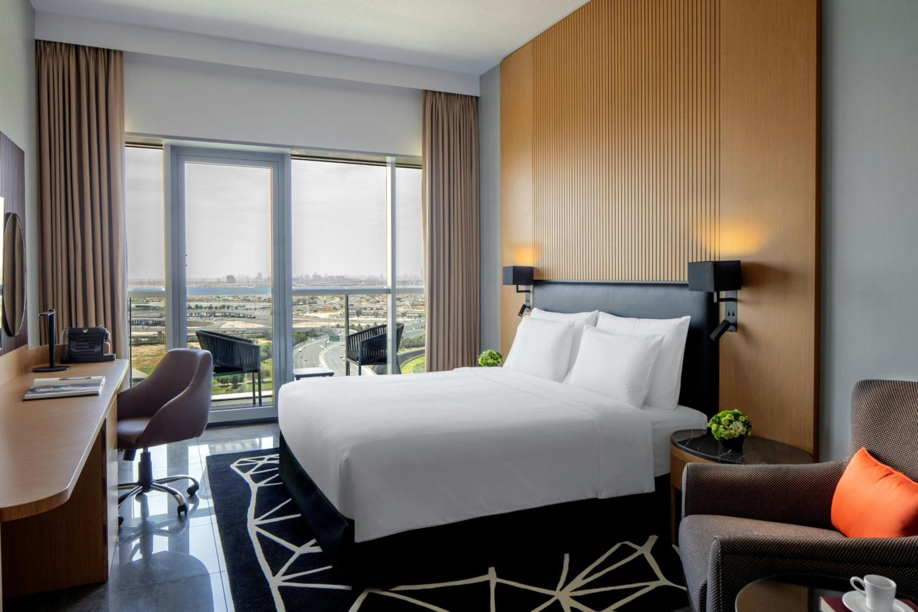 Superior King Room with City View and Soluna Access — photo 6