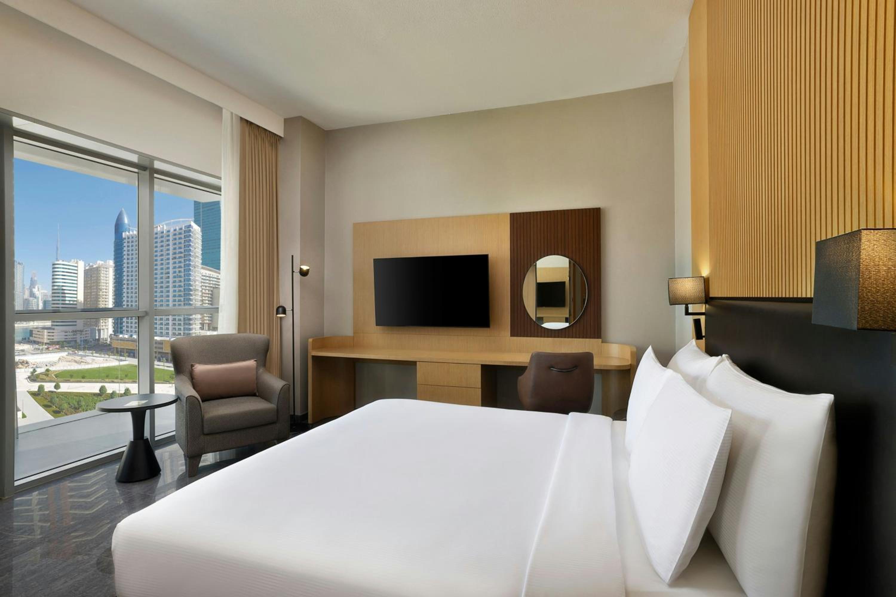 Premier King Room with Pool View and Soluna Access — photo 7