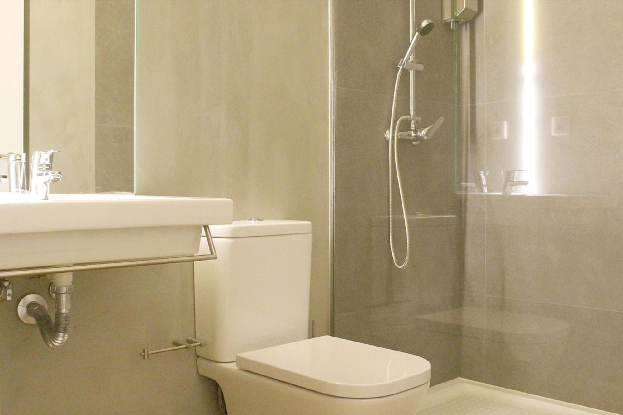 Double Room with Private Bathroom - Photo 2